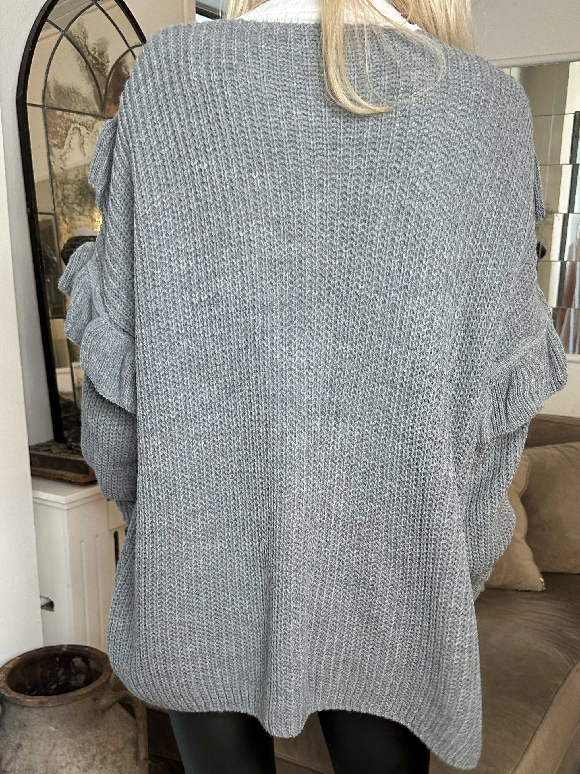 Ellis Cardigan - Lækker strikcardigan med fine flæsedetaljer