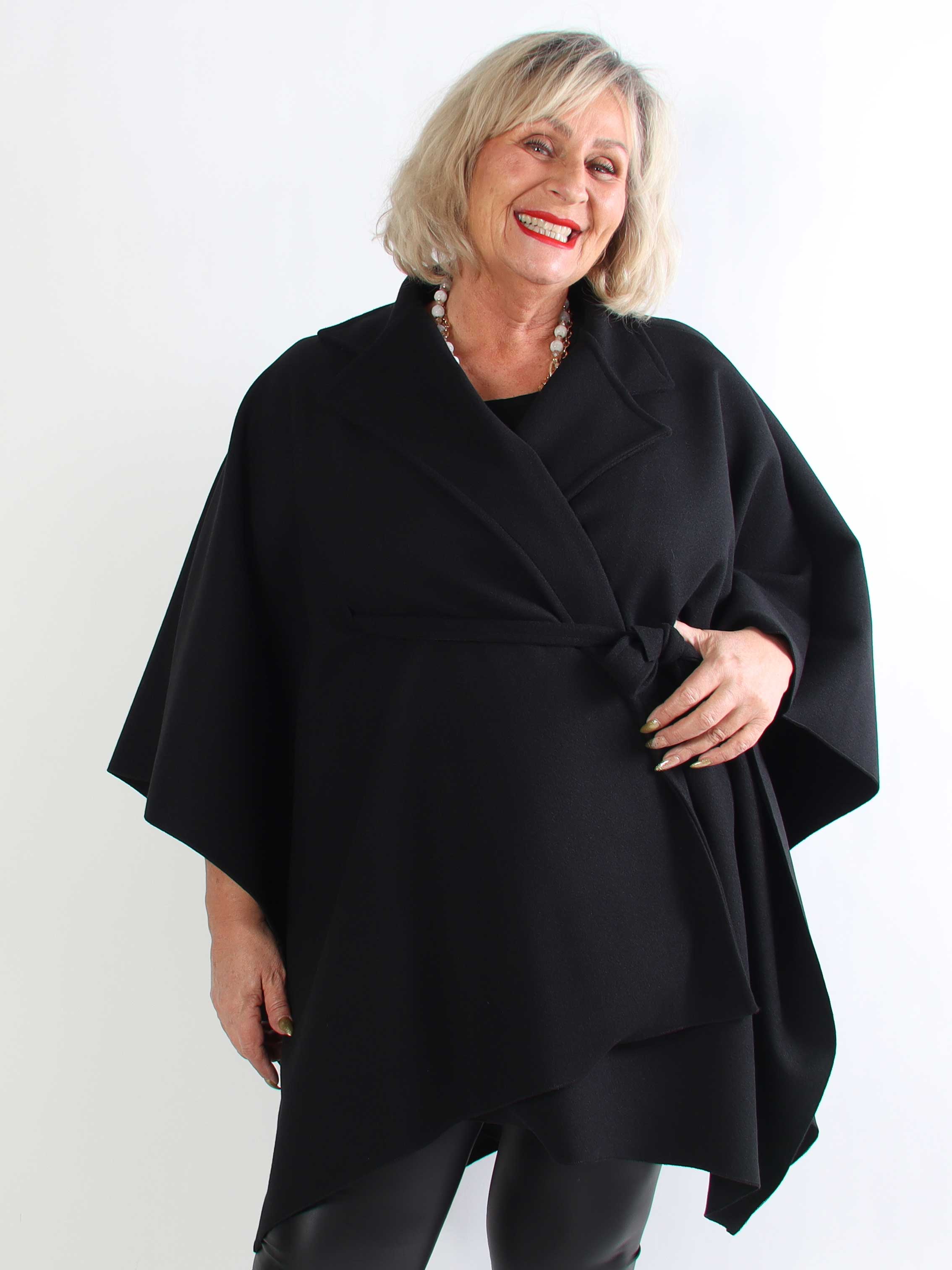 Zanna - Klassisk plus size frakke med bælte i taljen