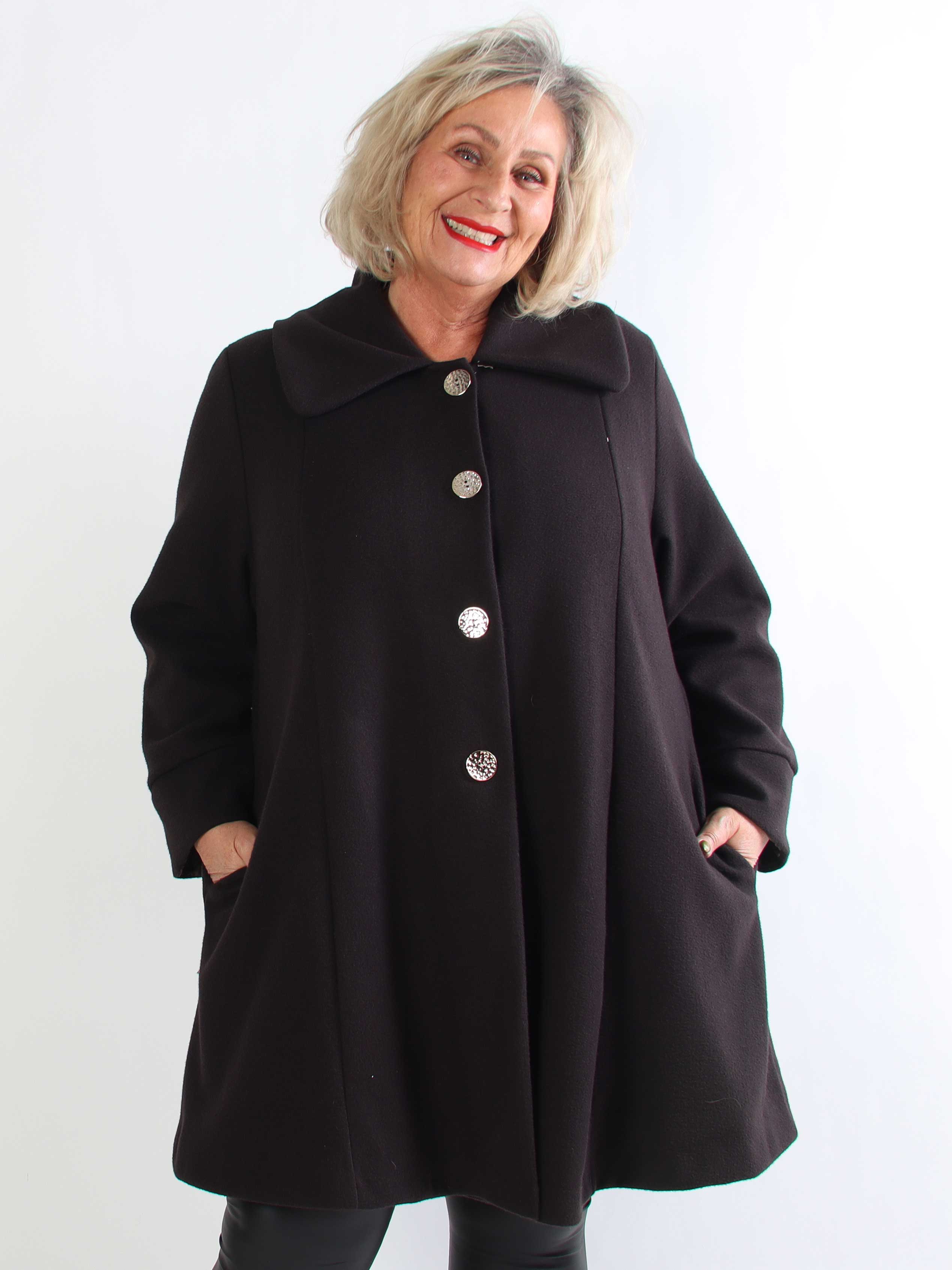 Yalena - Klassisk plus size frakke i A-facon med lommer