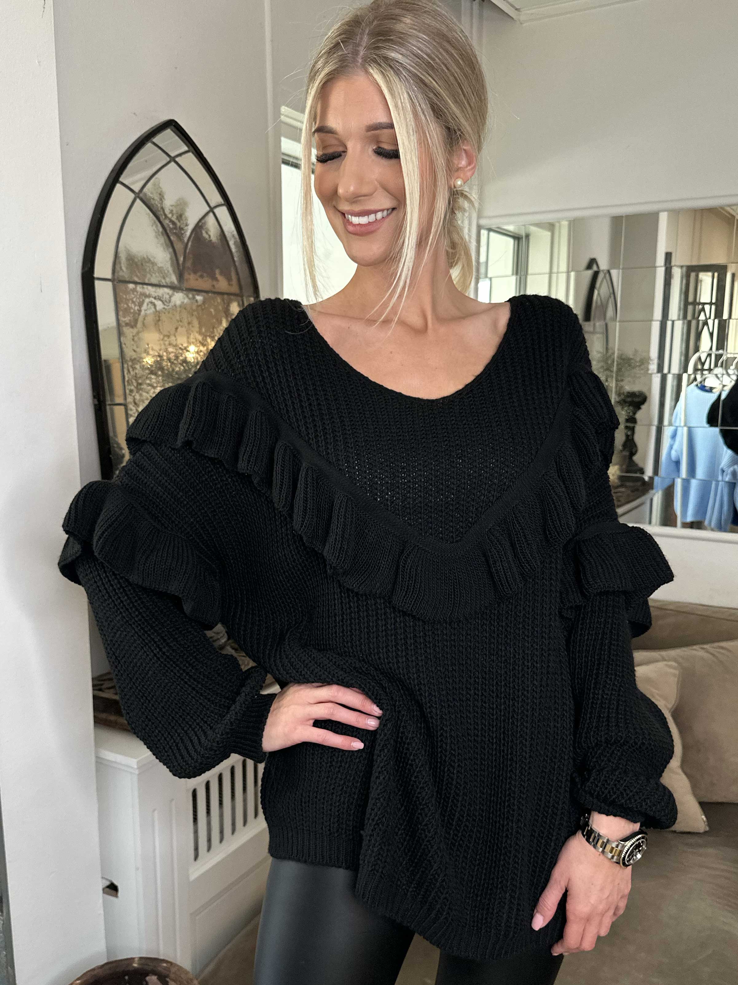 Ellis - Lækker striktrøje med fine flæsedetaljer