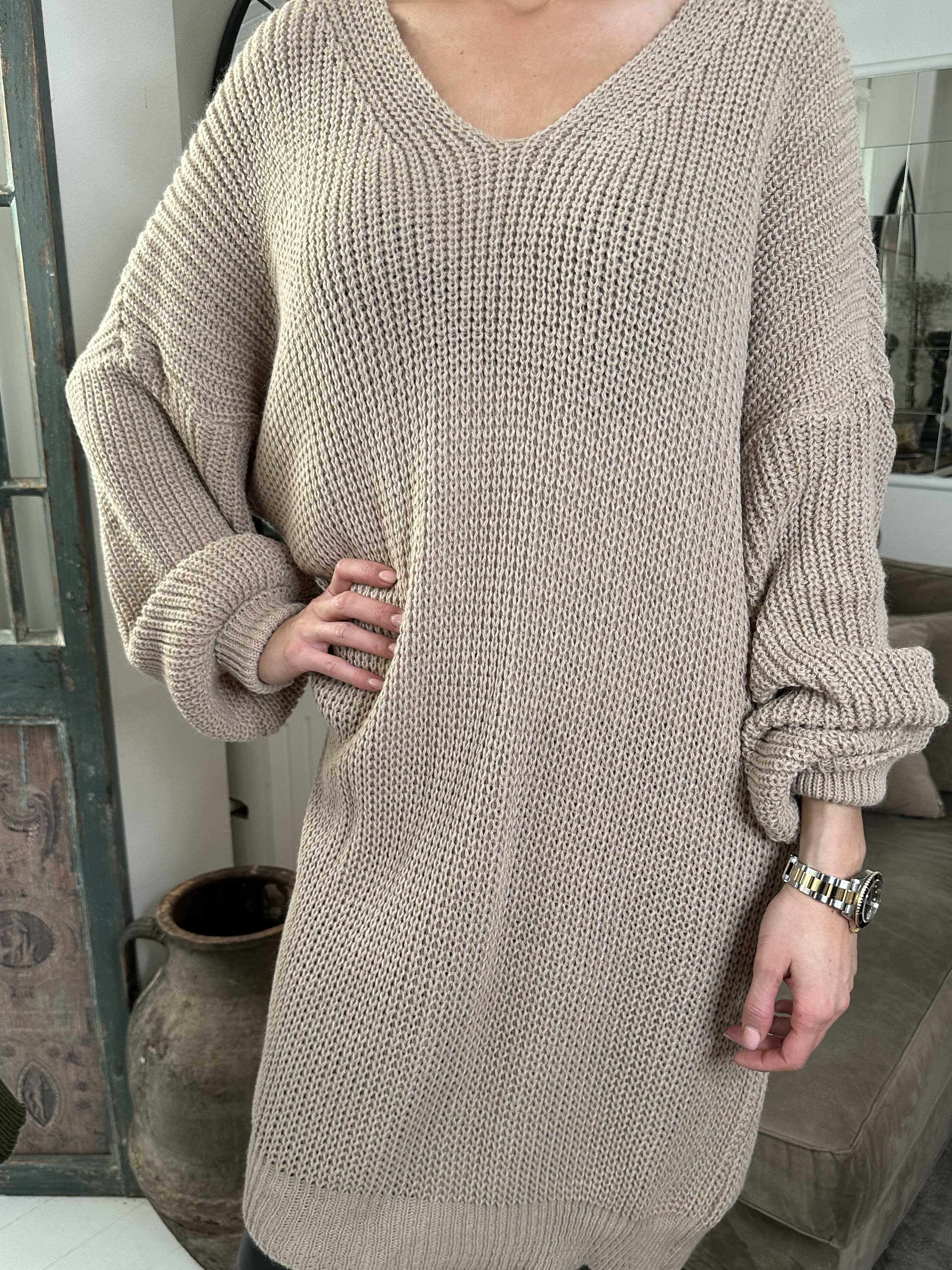 Diana - Fin strikkjole med ballonærmer og sløjfer