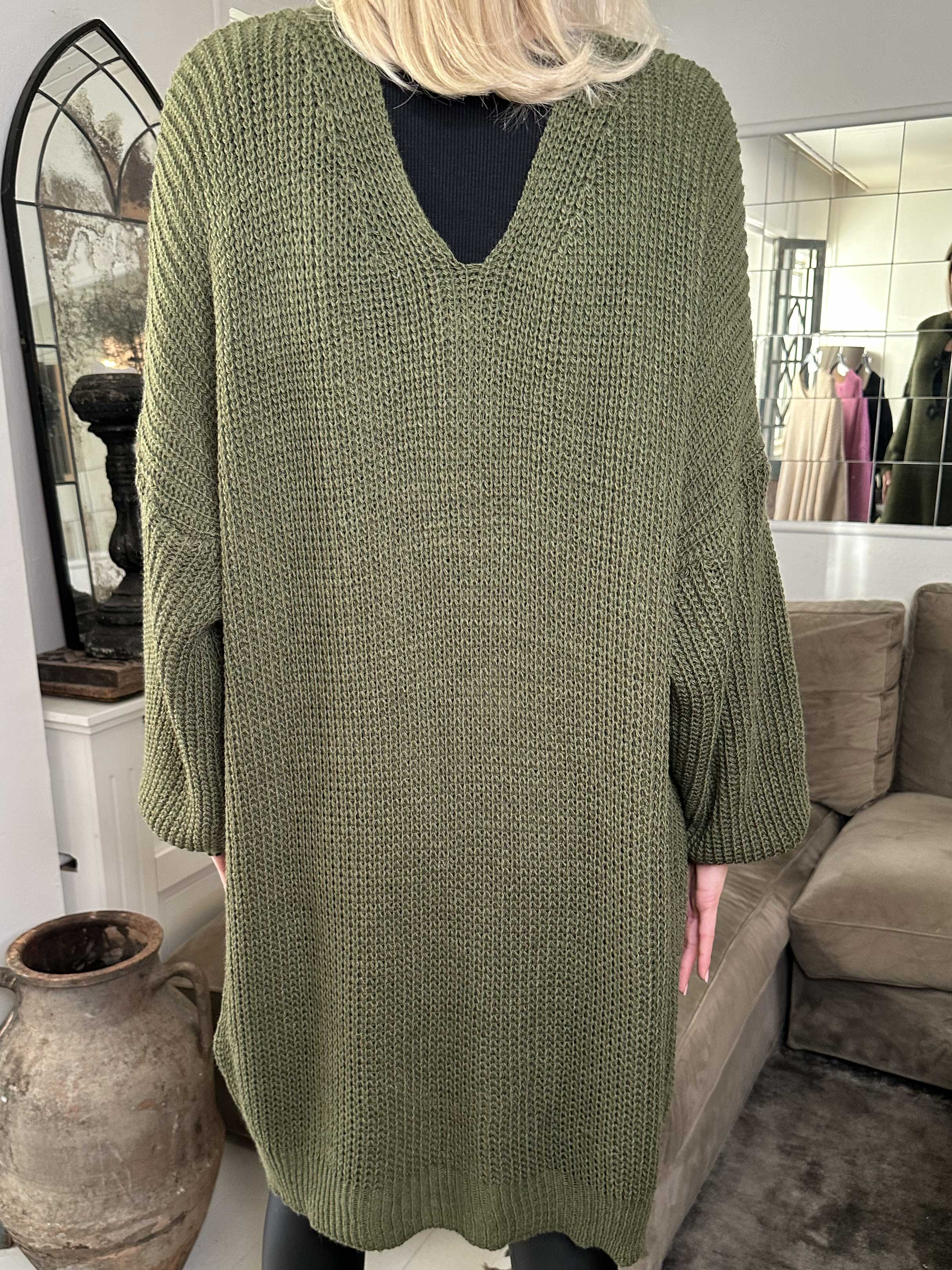 Diana - Fin strikkjole med ballonærmer og sløjfer