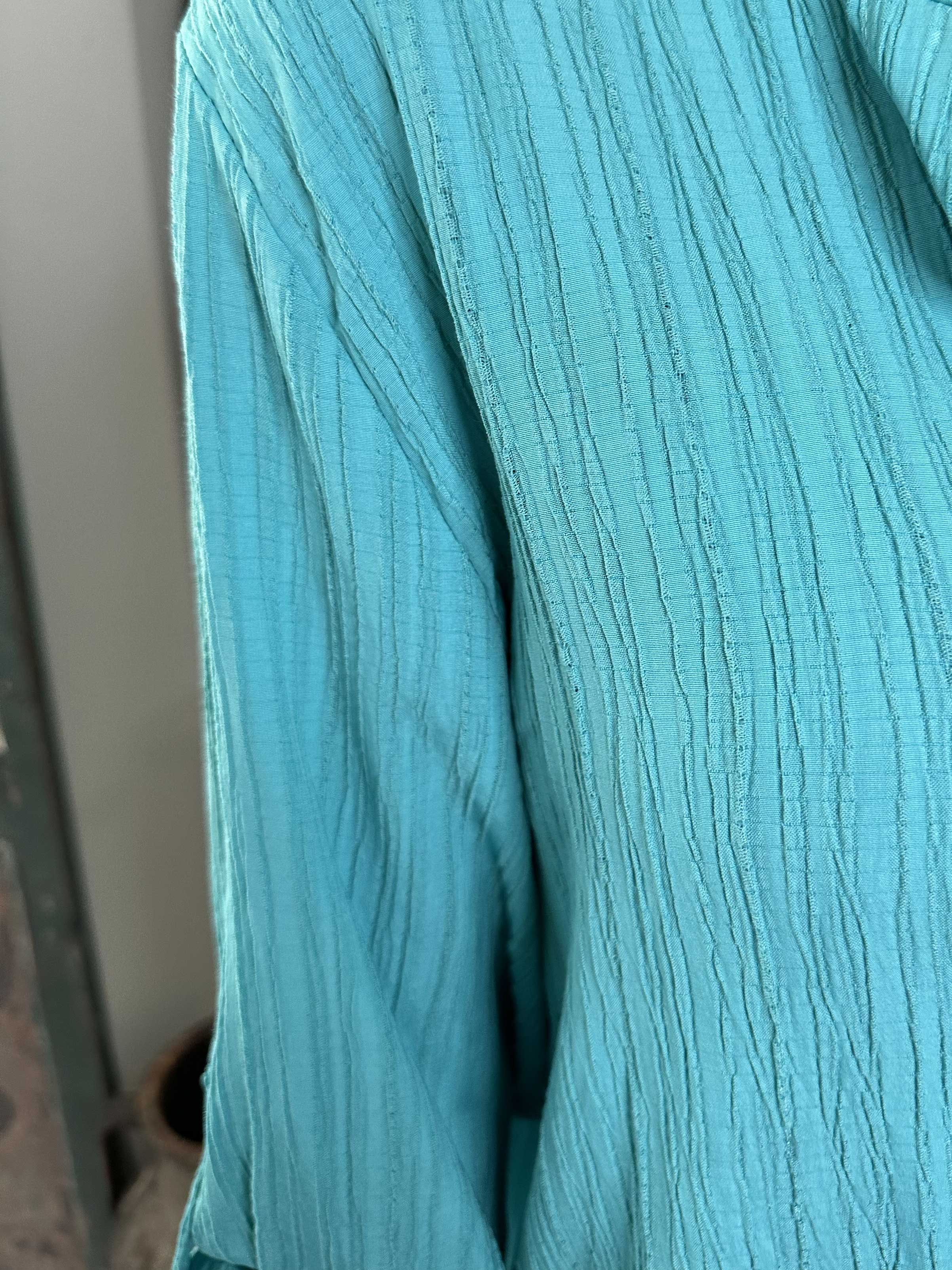 Karah - Ensfarvet skjorte i crepet look