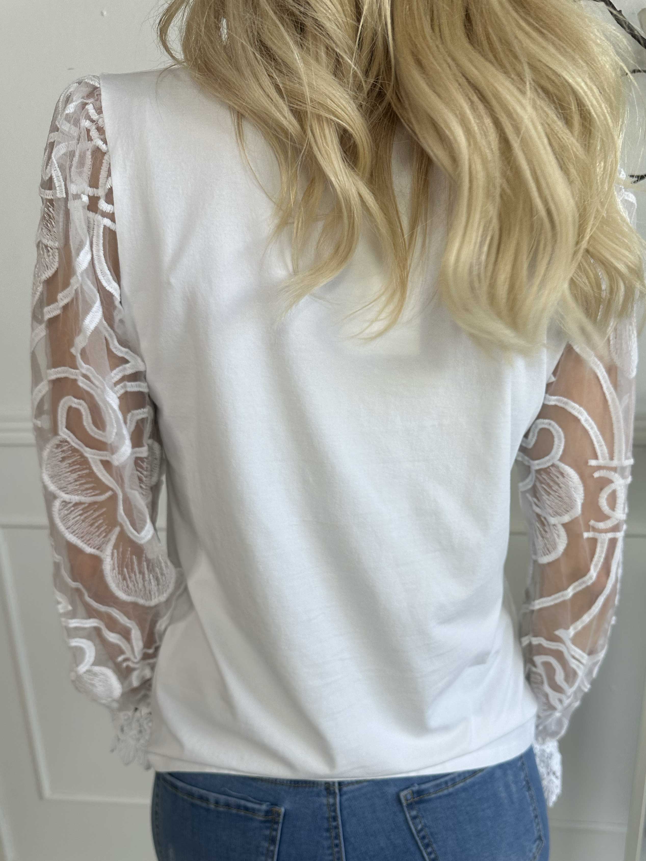 Nadine L/S - Sød bluse med blondeærmer