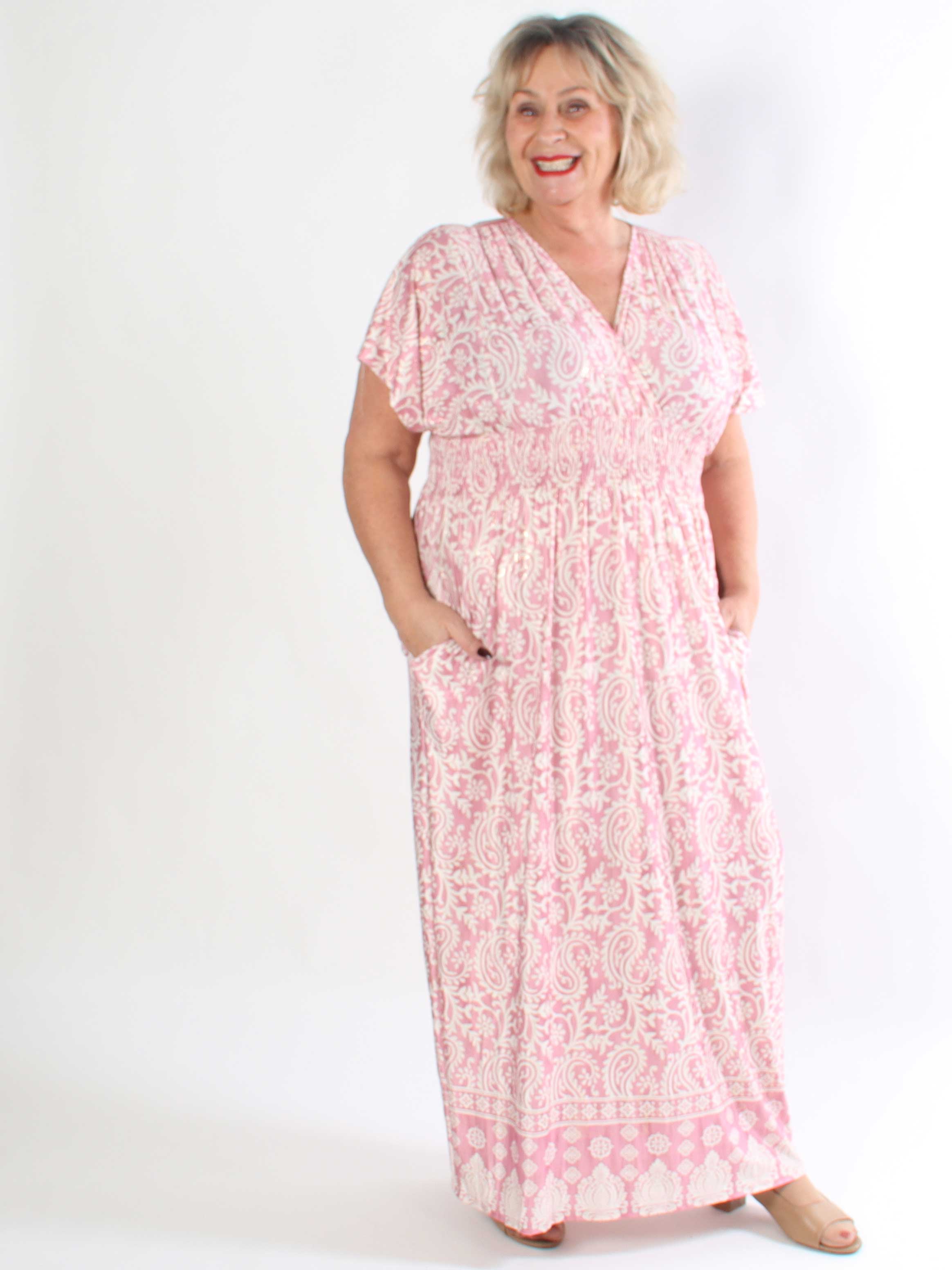 Pams Boteh - Lang elastisk mønstret plus size kjole med lommer