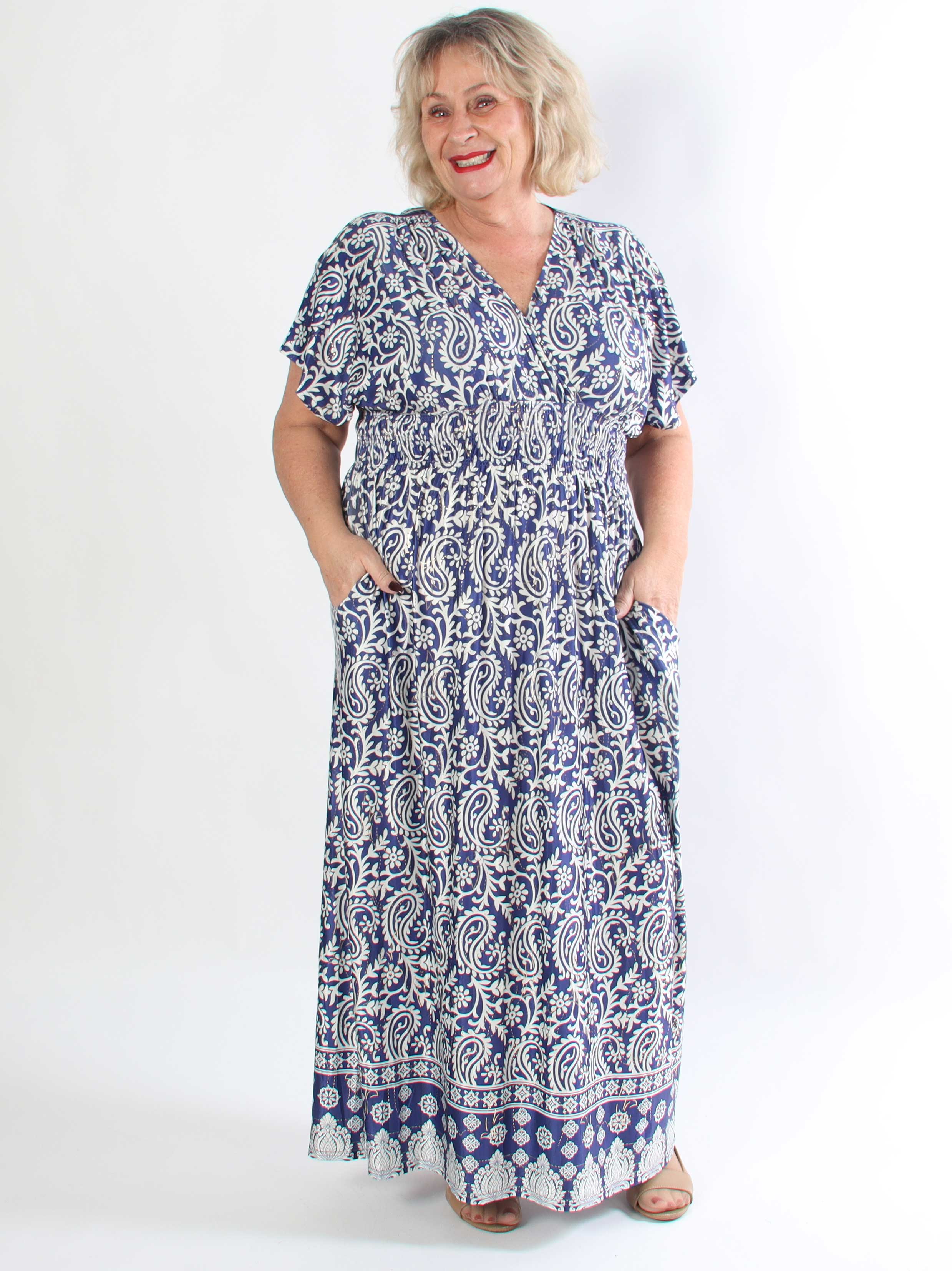 Pams Boteh - Lang elastisk mønstret plus size kjole med lommer