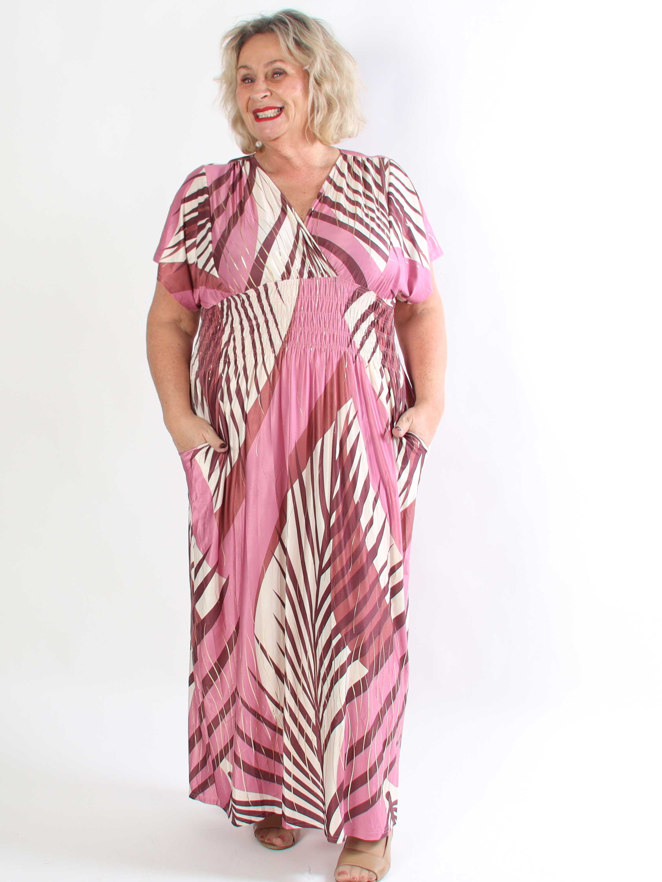 Pams Figure - Lang mønstret pus size kjole med lommer