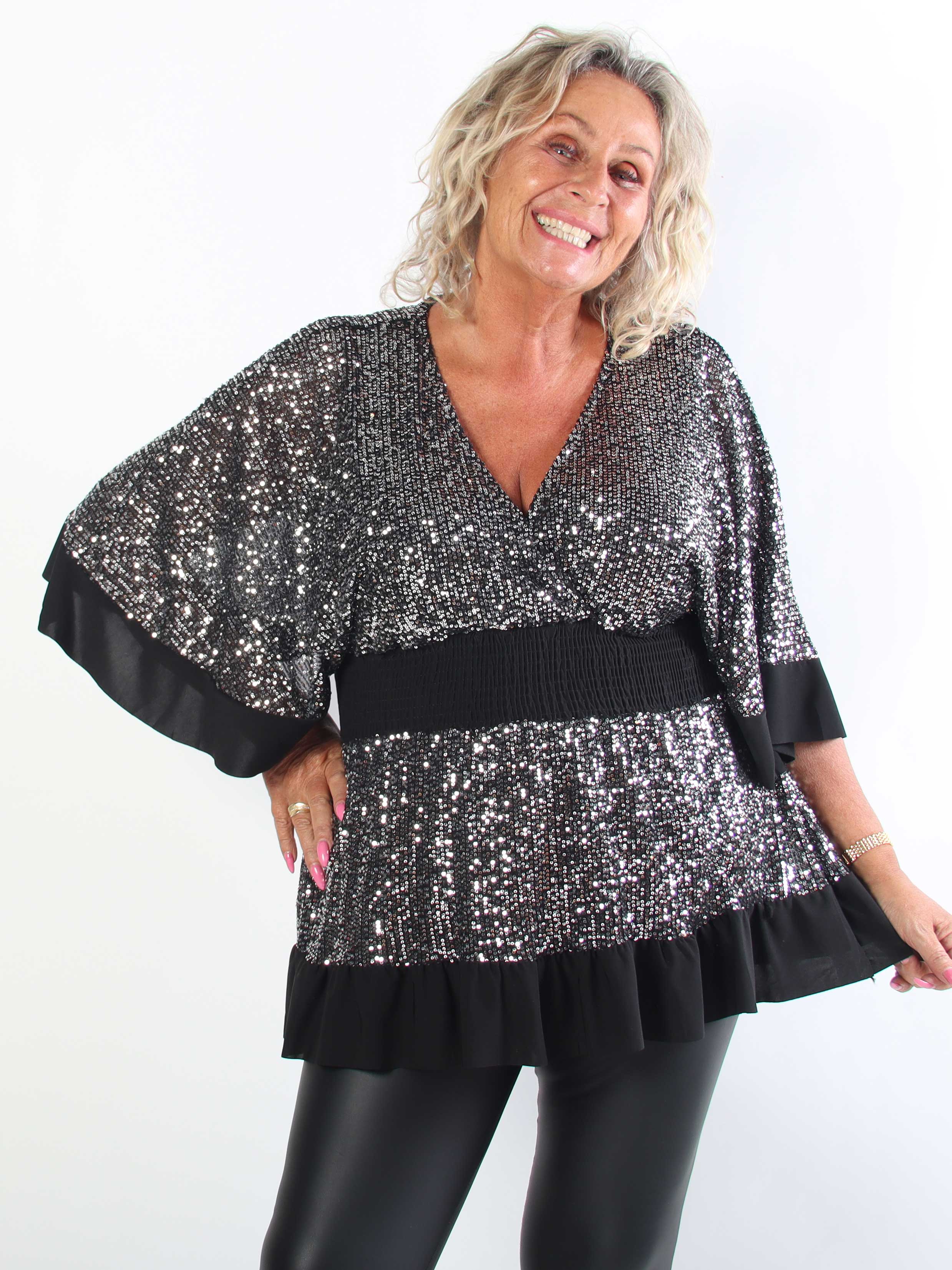 Pamela Glitter Shirt - Plus size paillettunika med smock og flæser