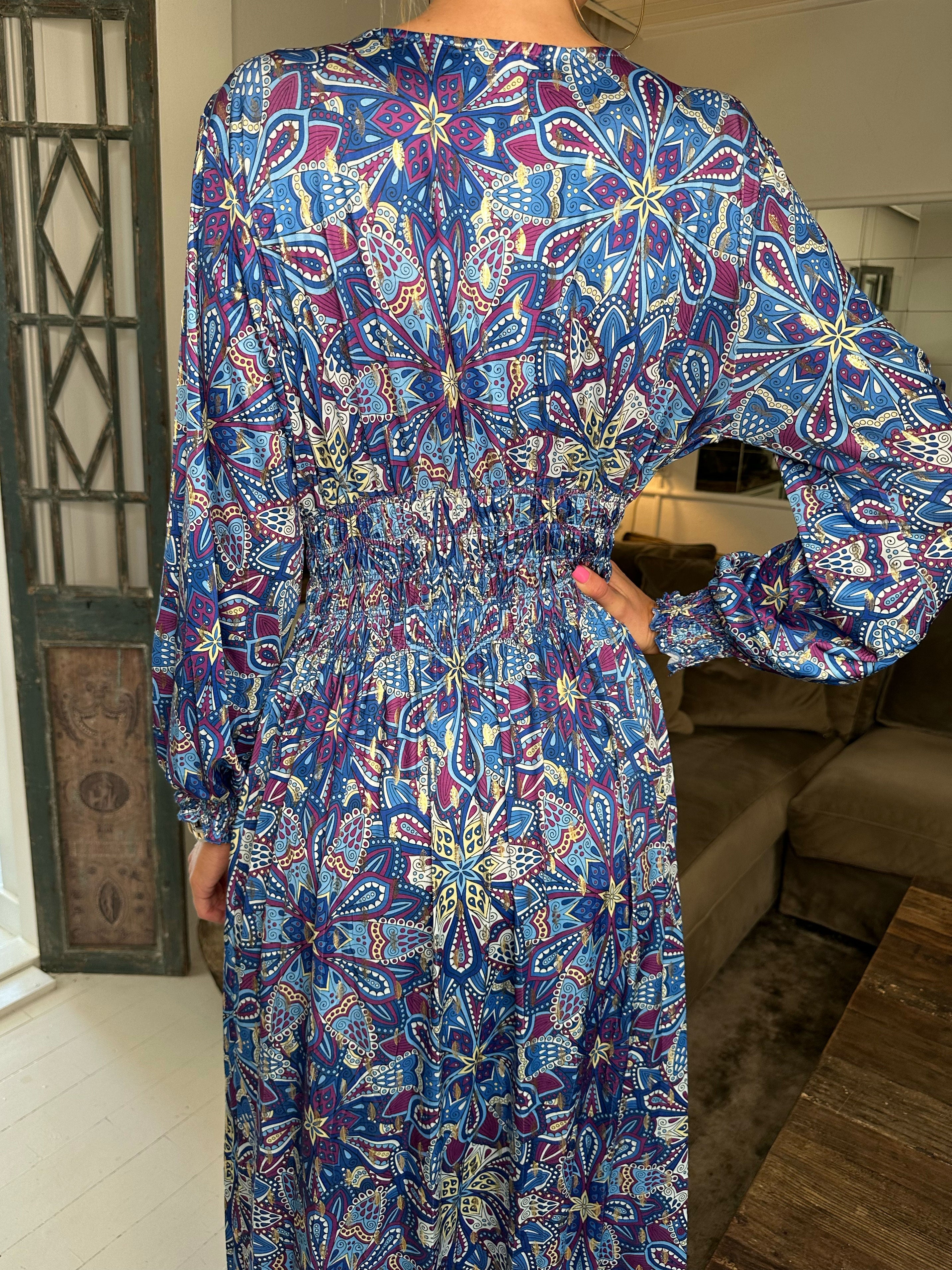 Pams Multi L/S - Lang elastisk kjole i krølfrit stof med lange ærmer