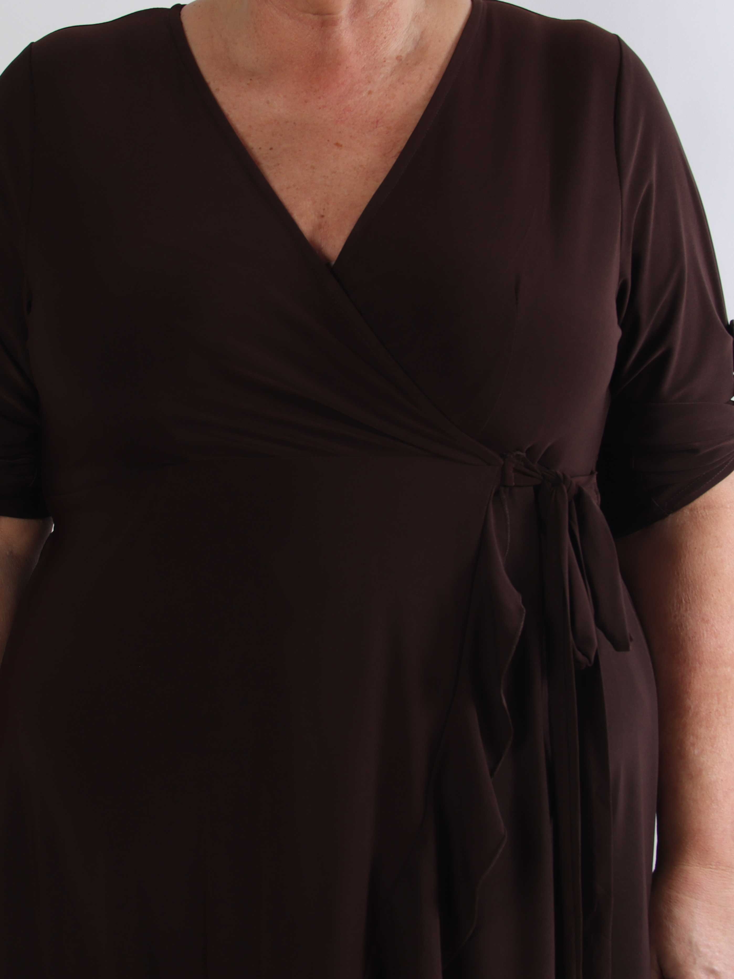 Savina Plain - Elastisk langærmet plus size kjole i slå-om-look