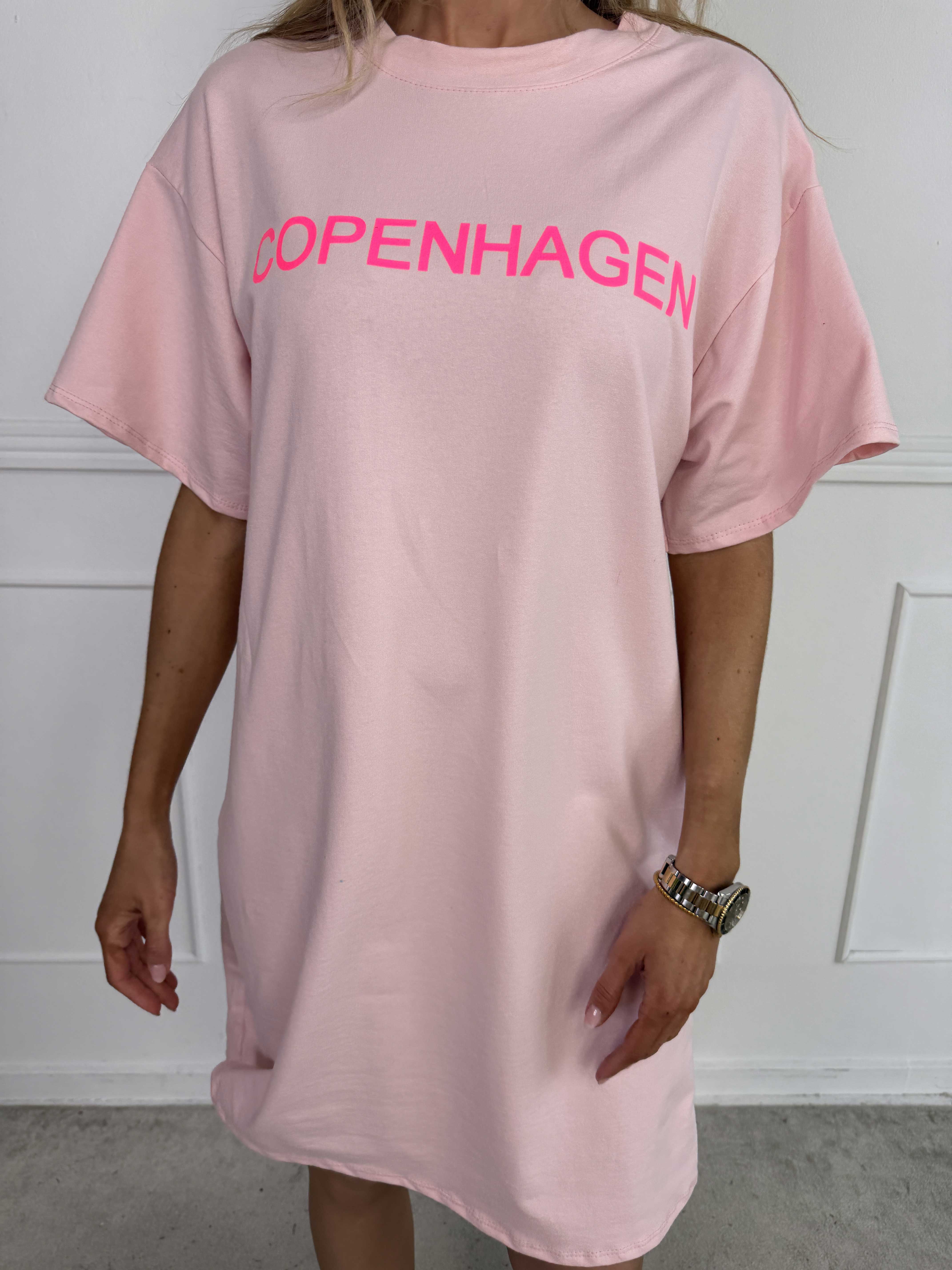 Malia - T-shirt kjole i bomuld med COPENHAGEN tryk