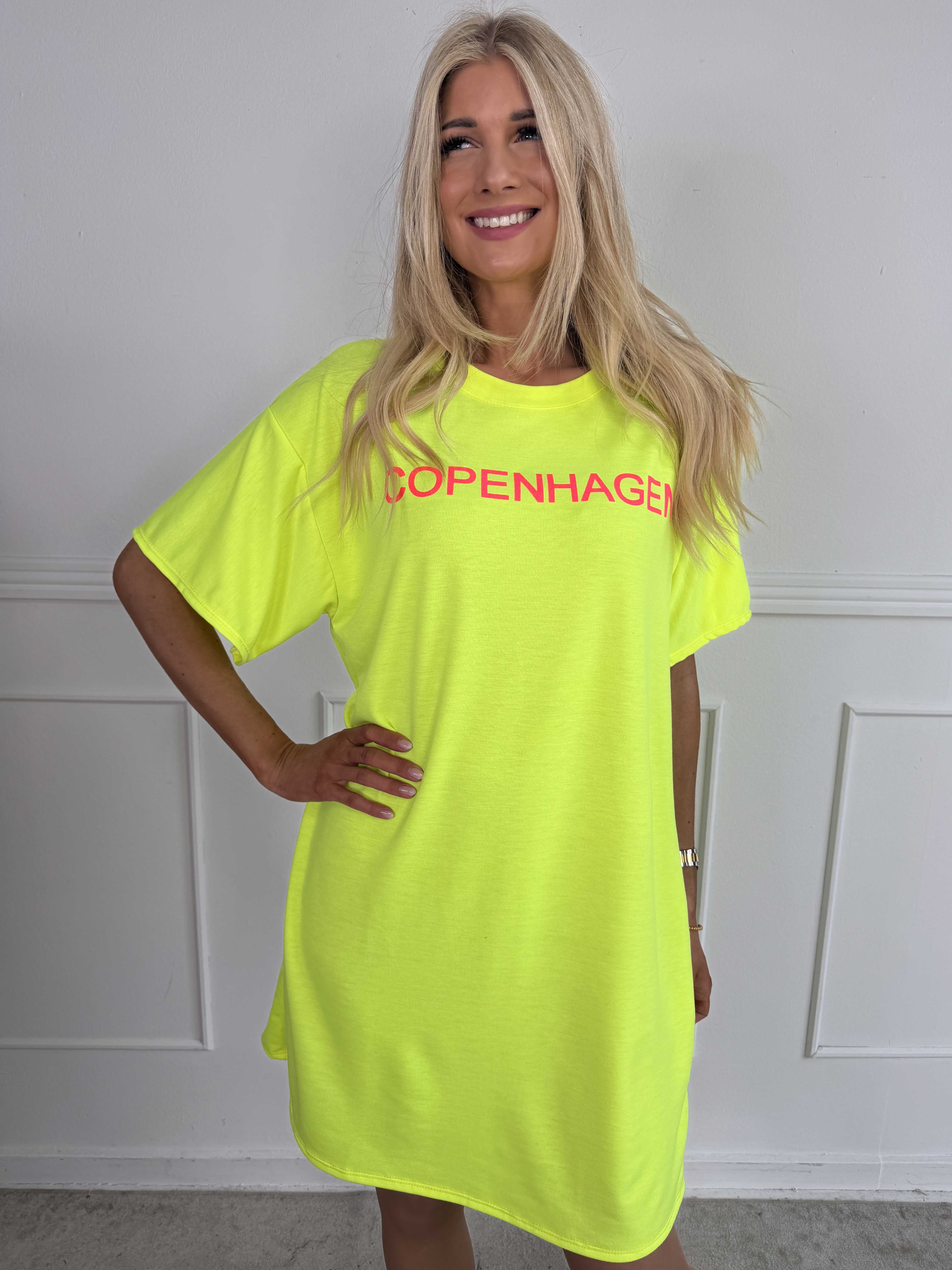 Malia - T-shirt kjole i bomuld med COPENHAGEN tryk