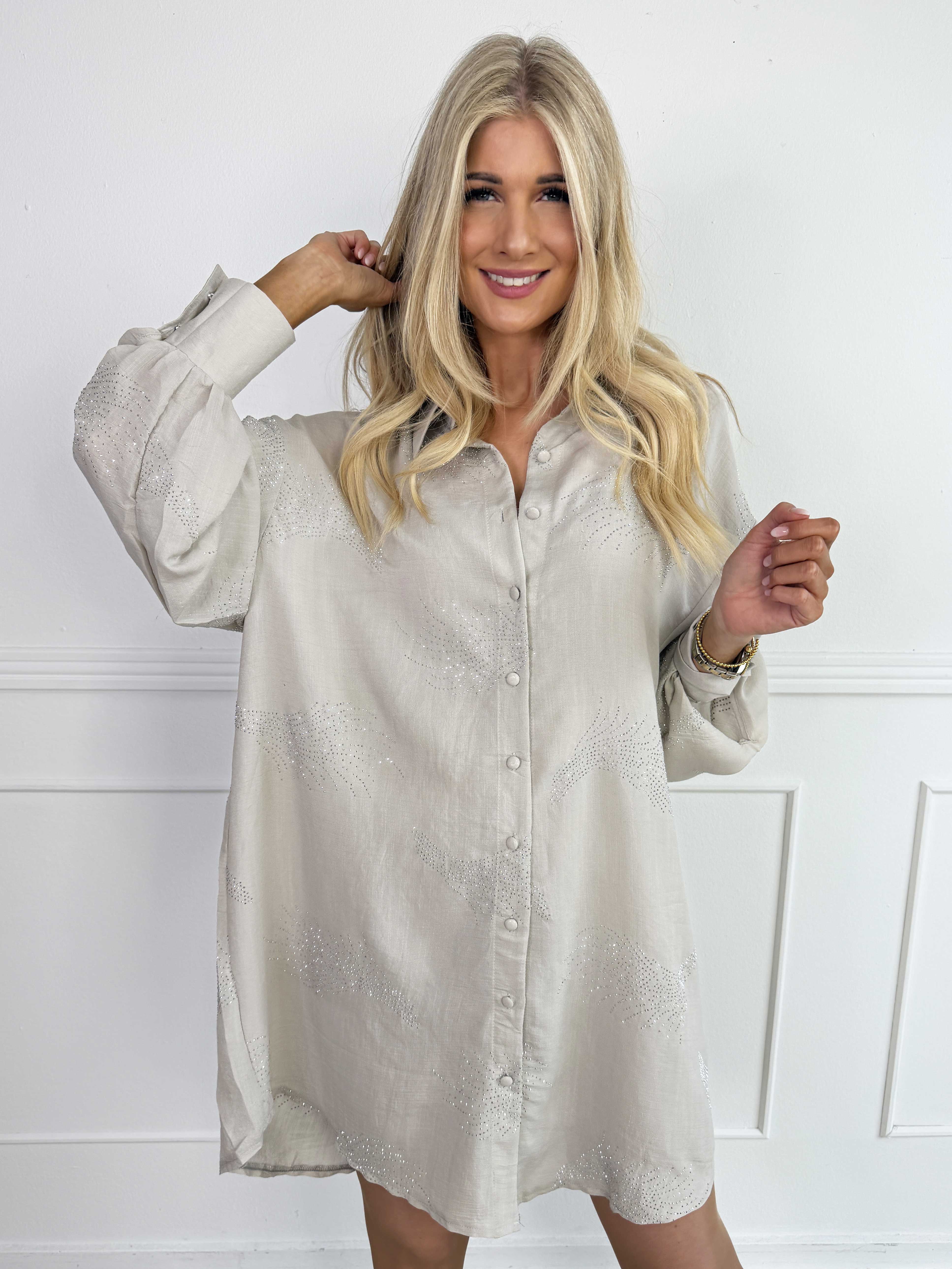 Heidy Long - Plus size skjortekjole med fine similisten og bede manchetter