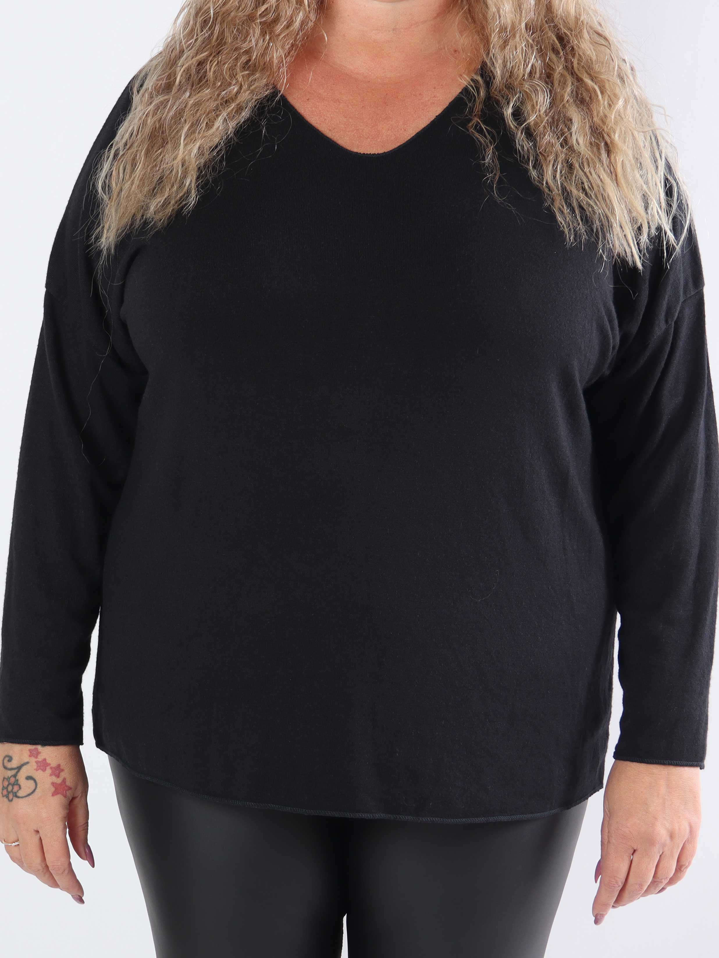 Djamila - Blød plus size bluse i viskose med v-udskæring