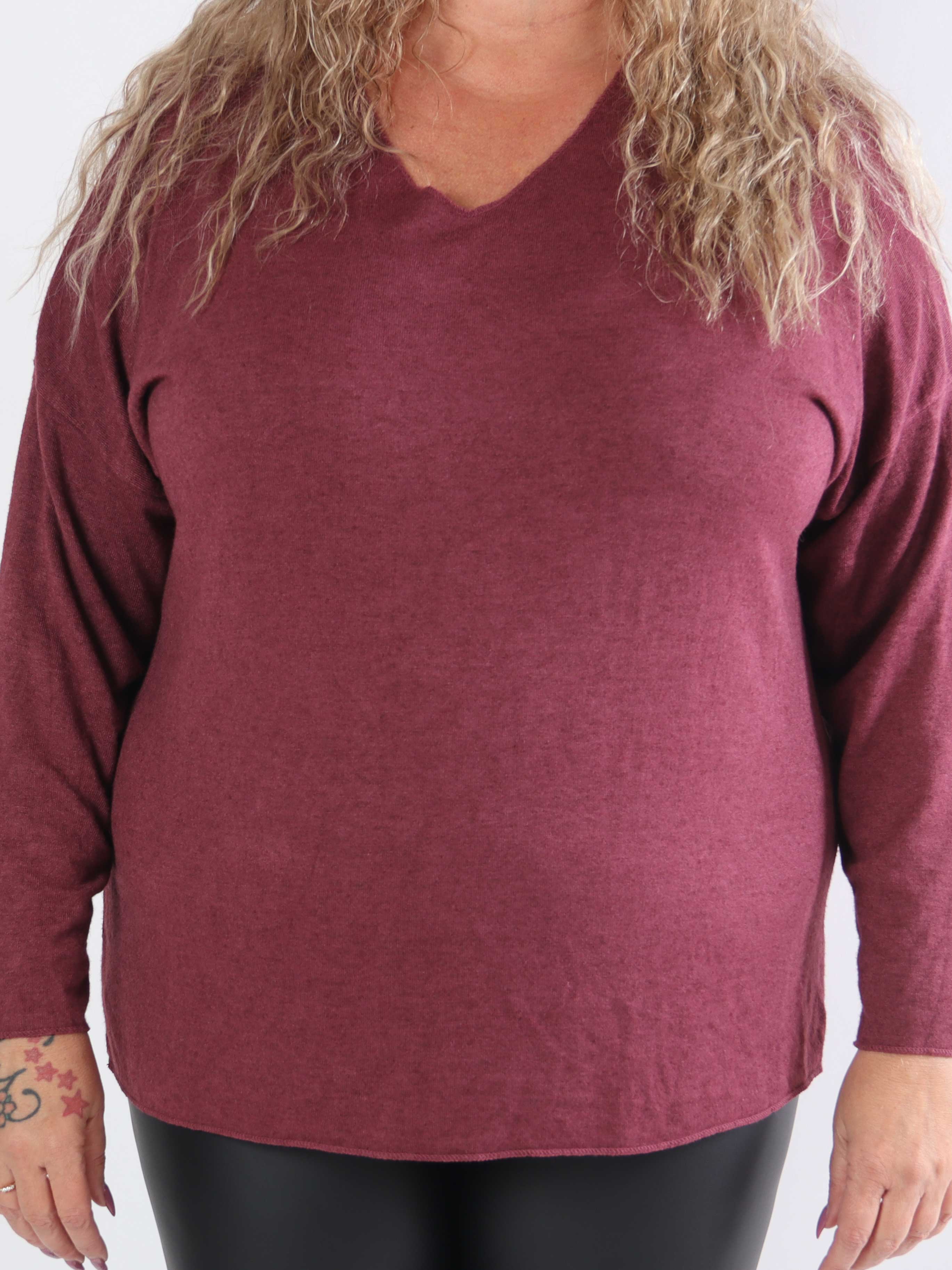 Djamila - Blød plus size bluse i viskose med v-udskæring