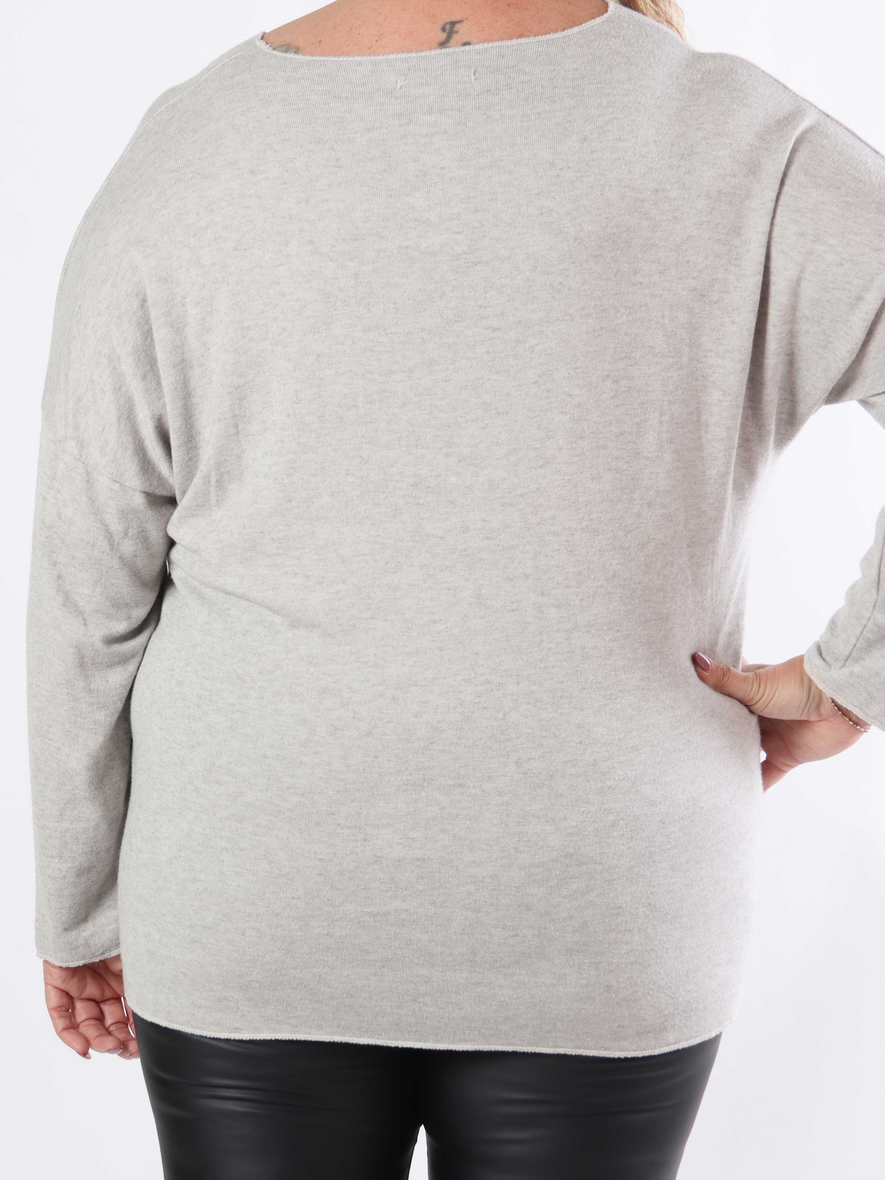 Djamila - Blød plus size bluse i viskose med v-udskæring