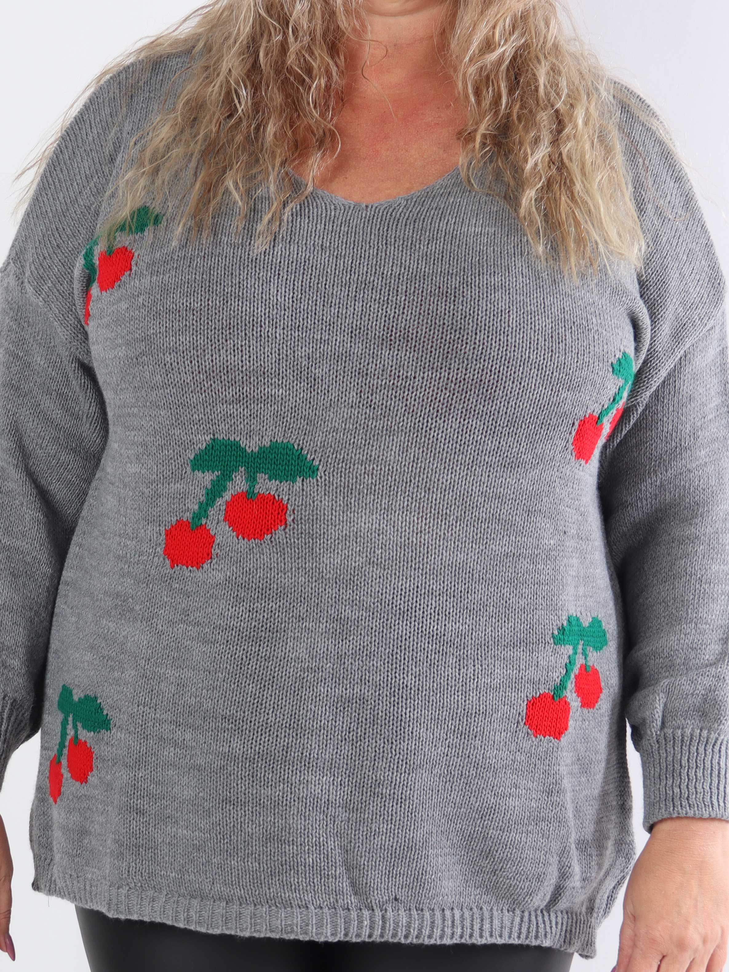Cherry - Plus size strikbluse med kirsebær