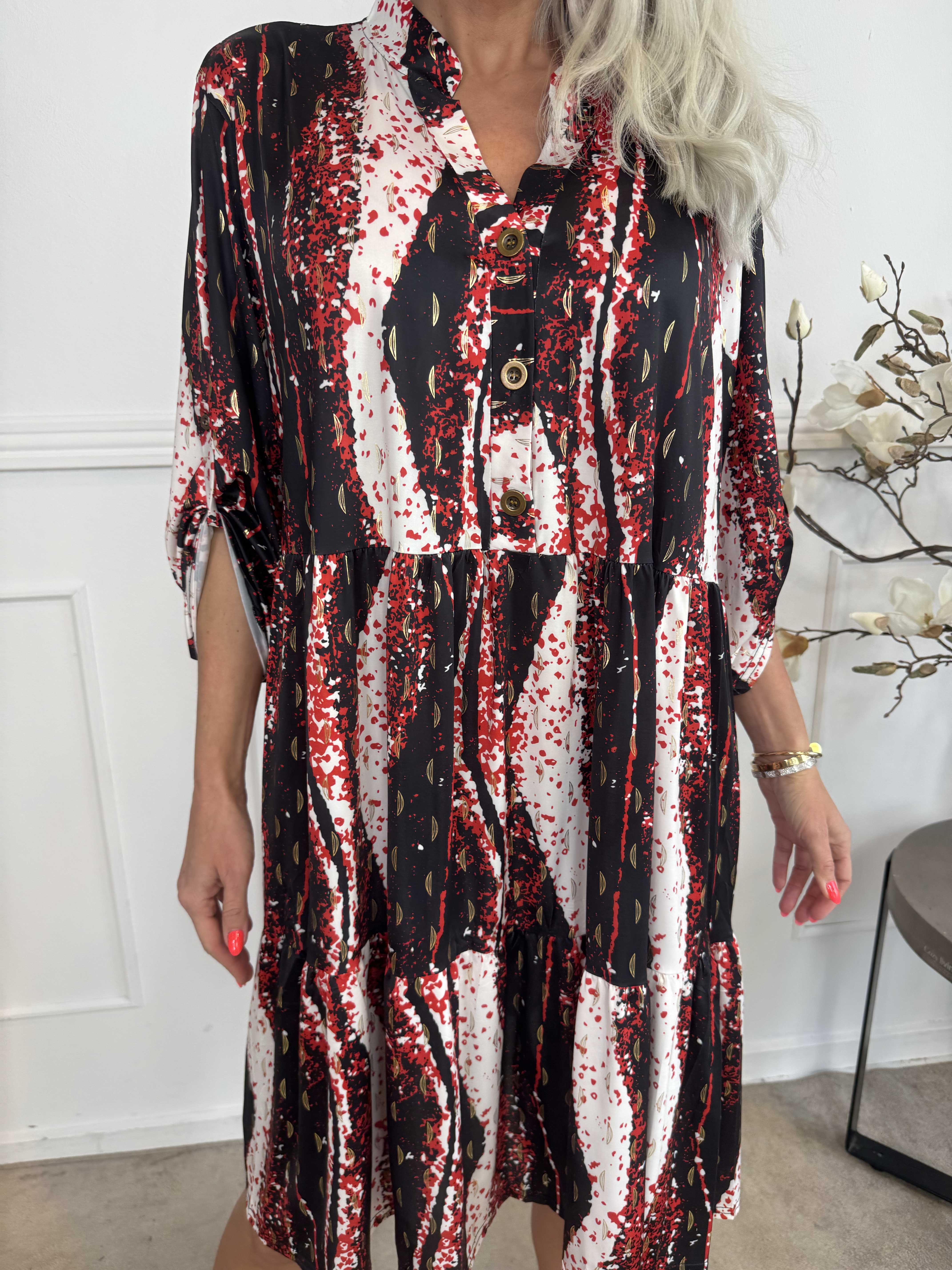 Milano Wave Midi - Kjole med mønster og lag på lag look