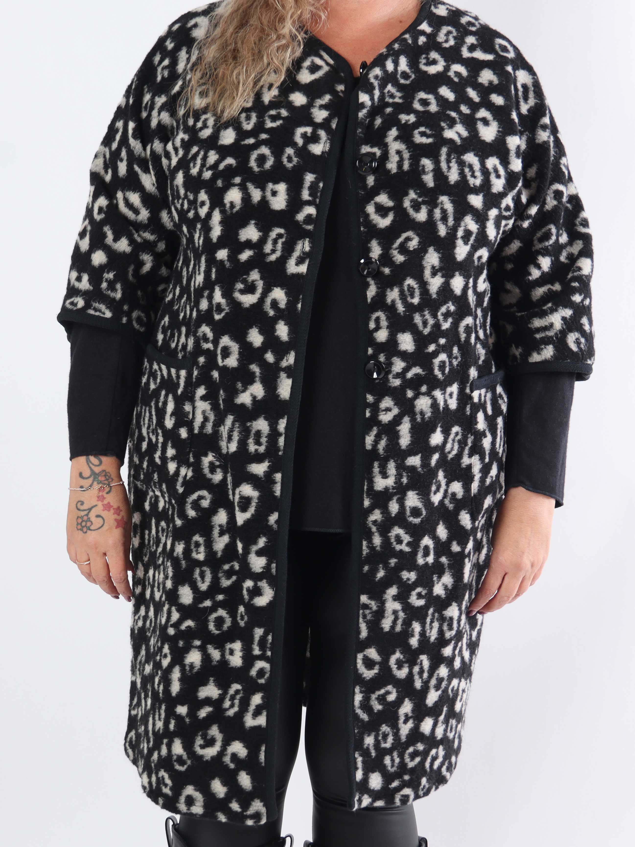 Arianna Leo- Plus size frakke i leopardprint med uld i