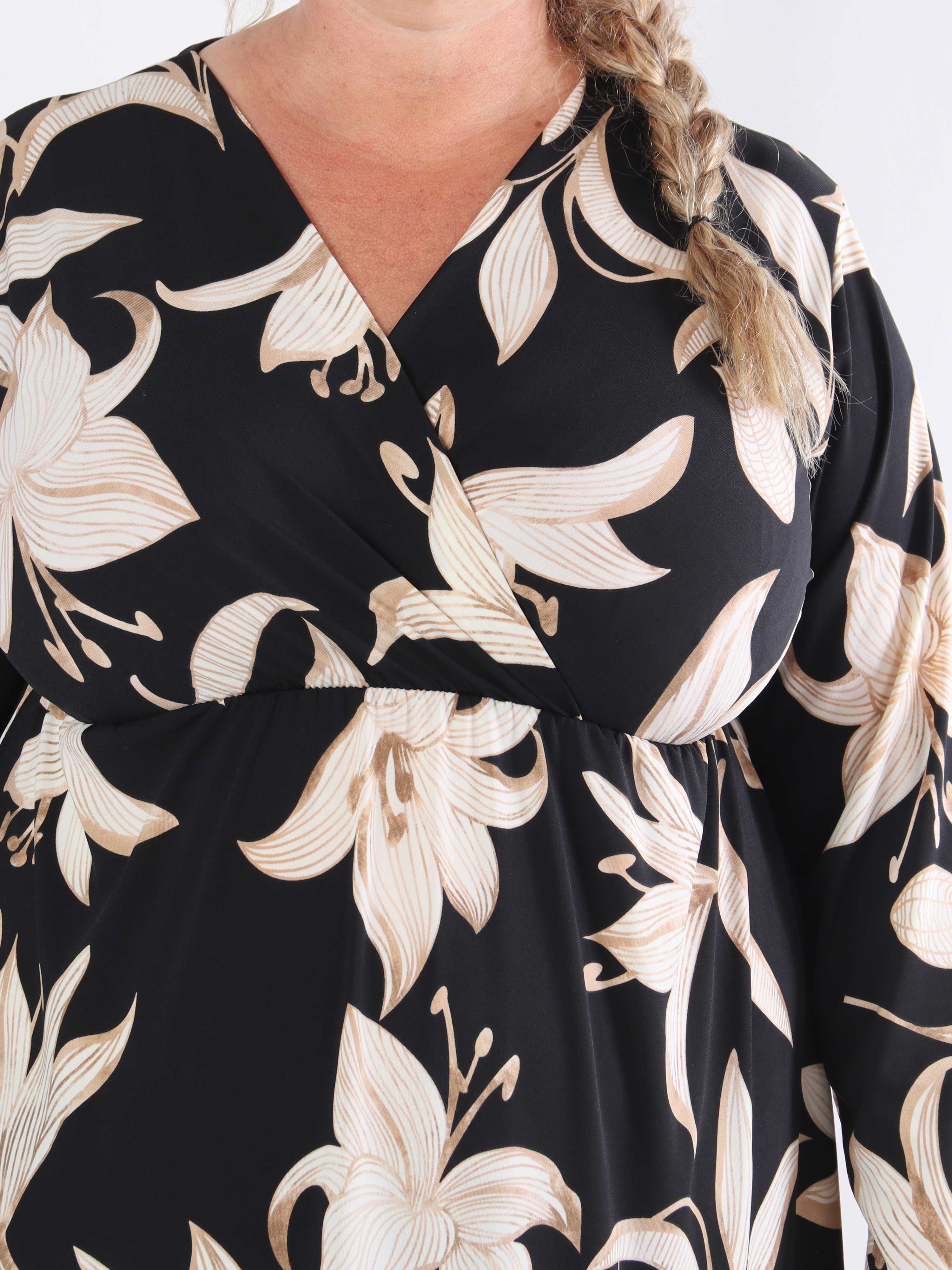 Nelly Flower - Elastisk plus size kjole med liljer på