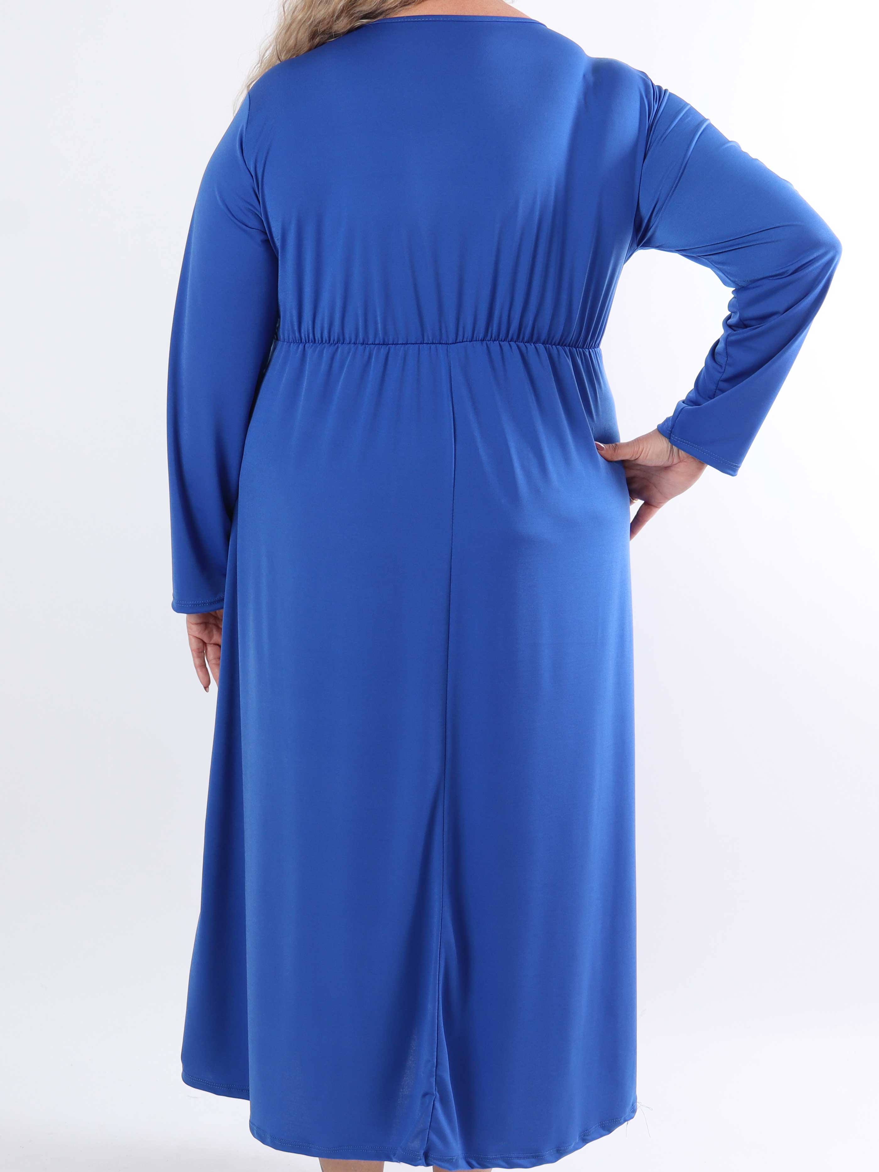Nelly Plain - Elastisk plus size ensfarvet kjole i viskose