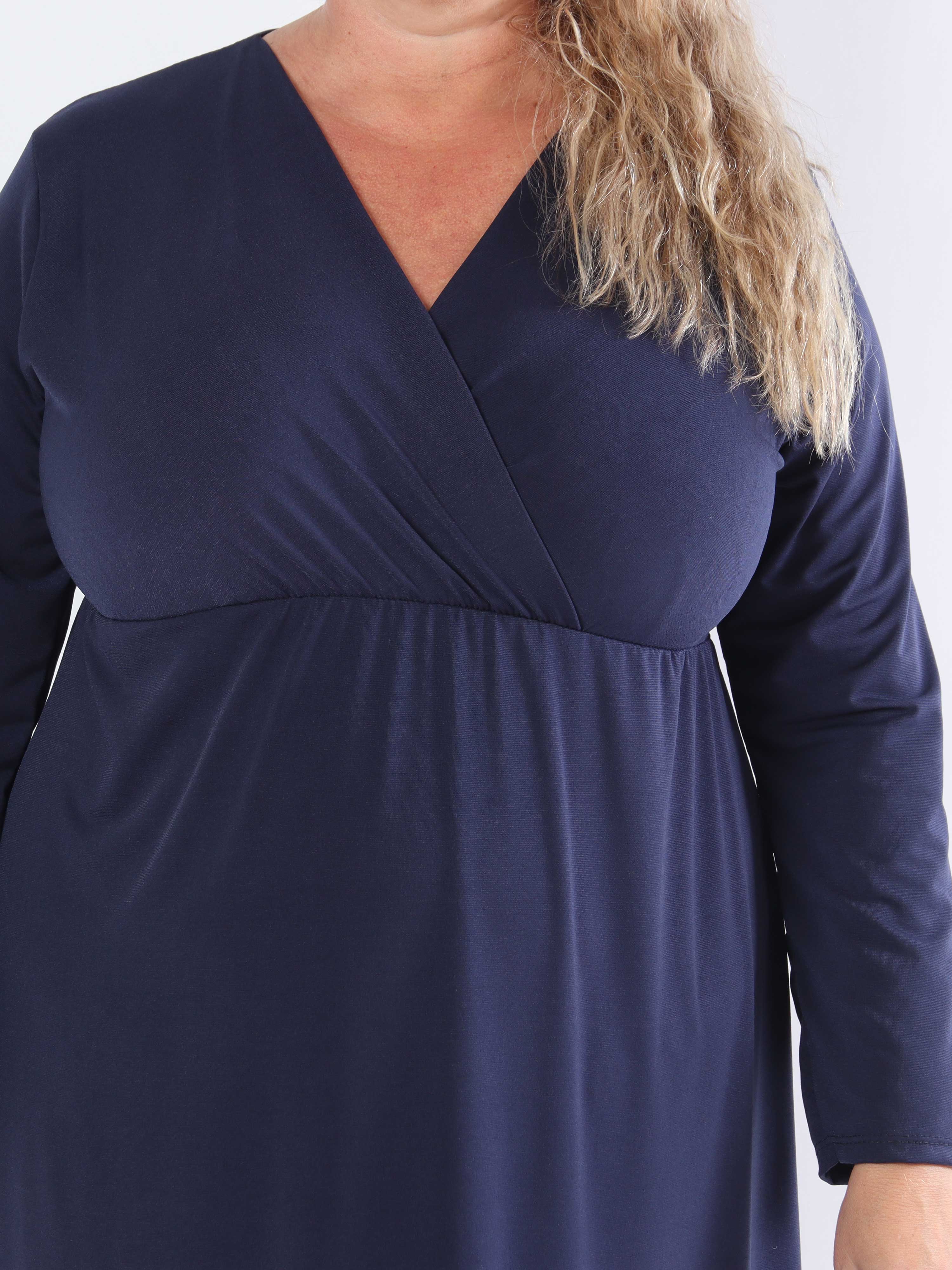 Nelly Plain - Elastisk plus size ensfarvet kjole i viskose