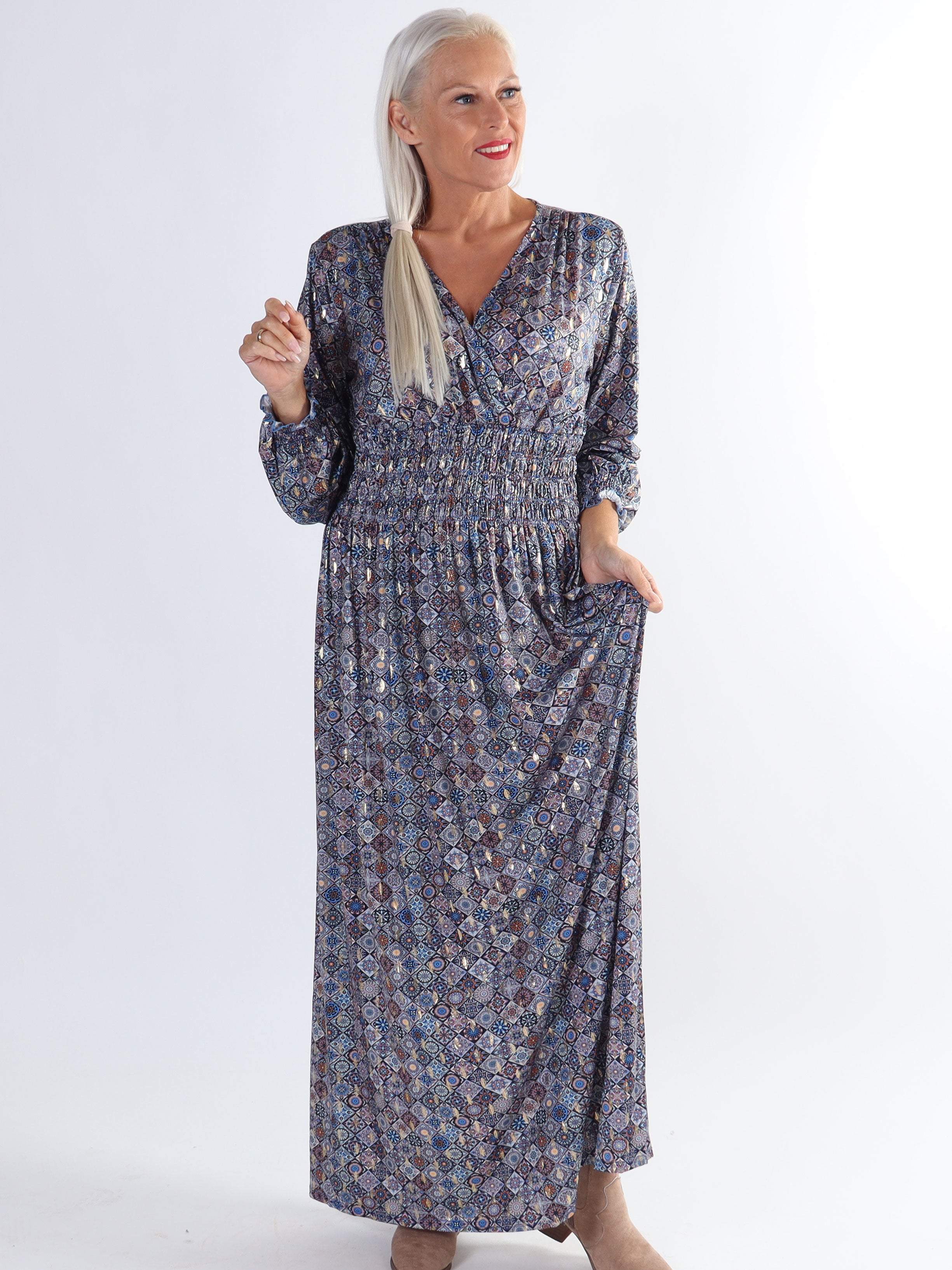 Pams Mosaic L/S - Plus size elastisk kjole i krølfrit stof med lange ærmer