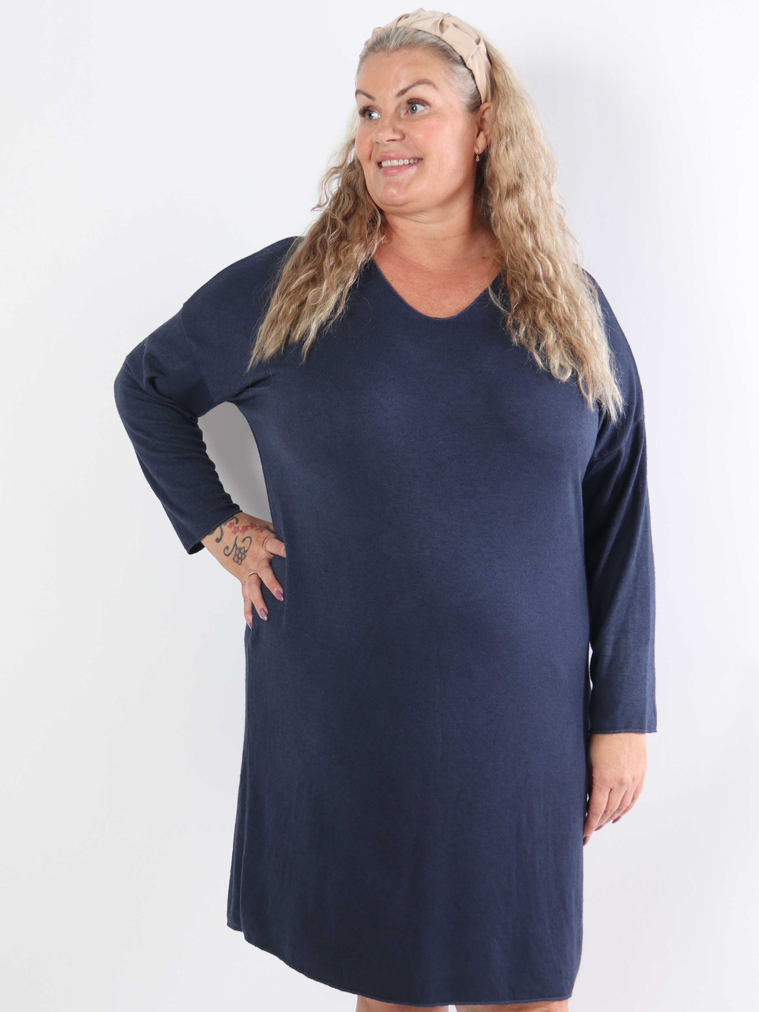 Djamila Long - Mega blød plus size kjole i viskose med v-udskæring