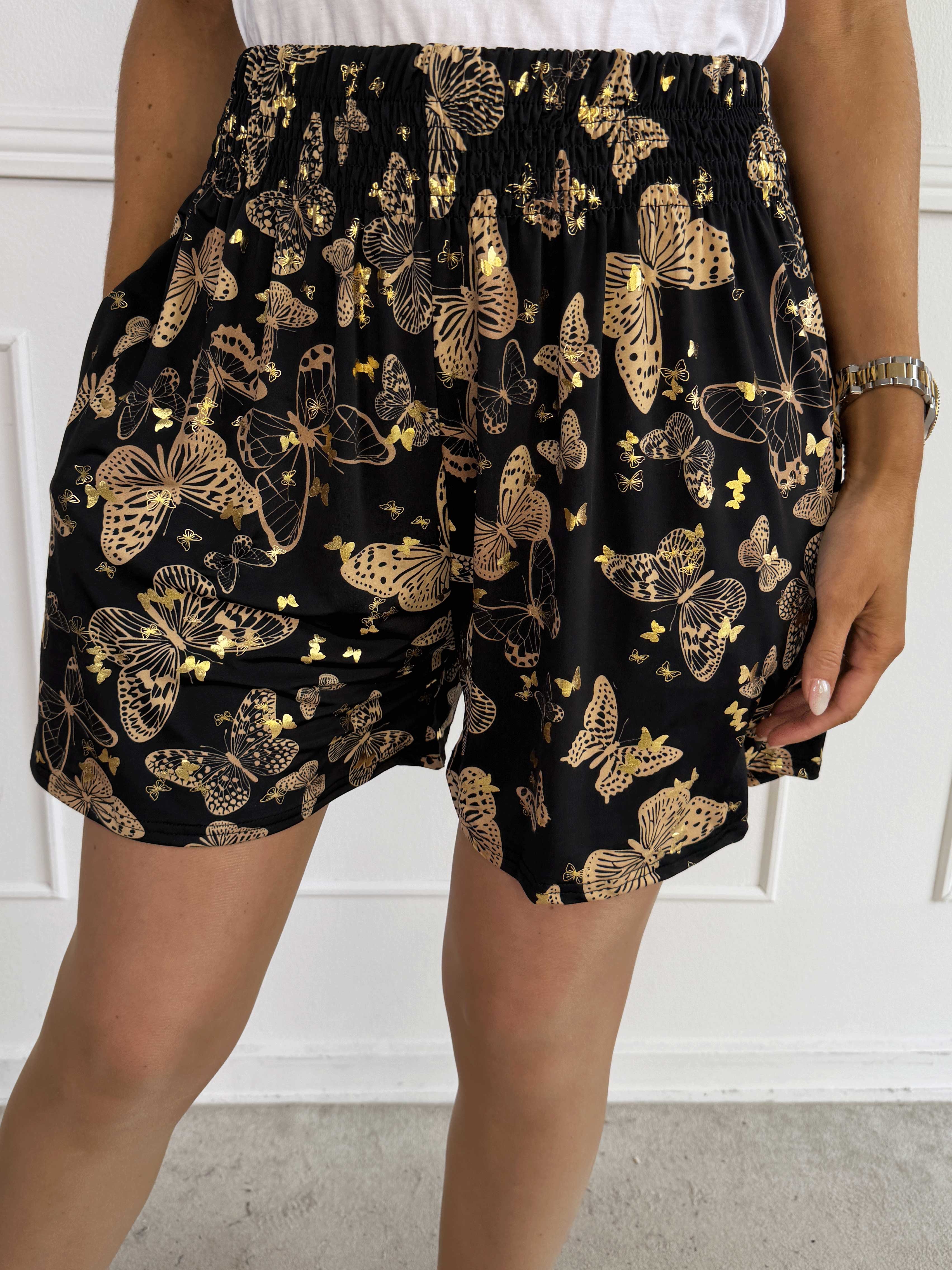 Pams Butterfly Shorts - Plus size shorts med sommerfugleprint og gulddetaljer