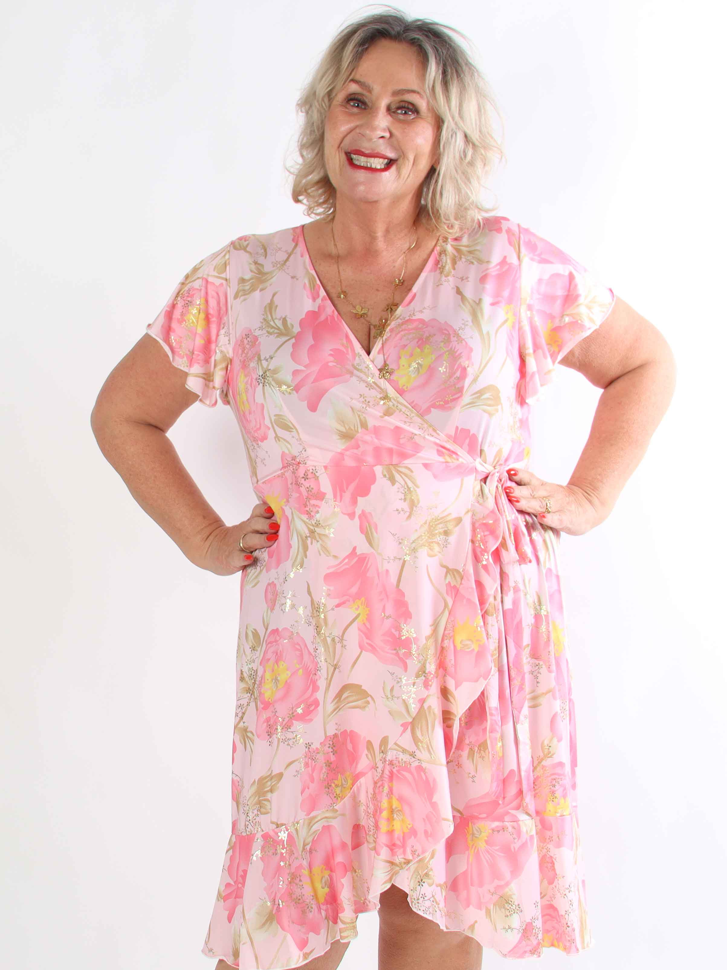 Savina Botanic S/S - Blomstret plus size kjole i slå-om-look med flæseærmer