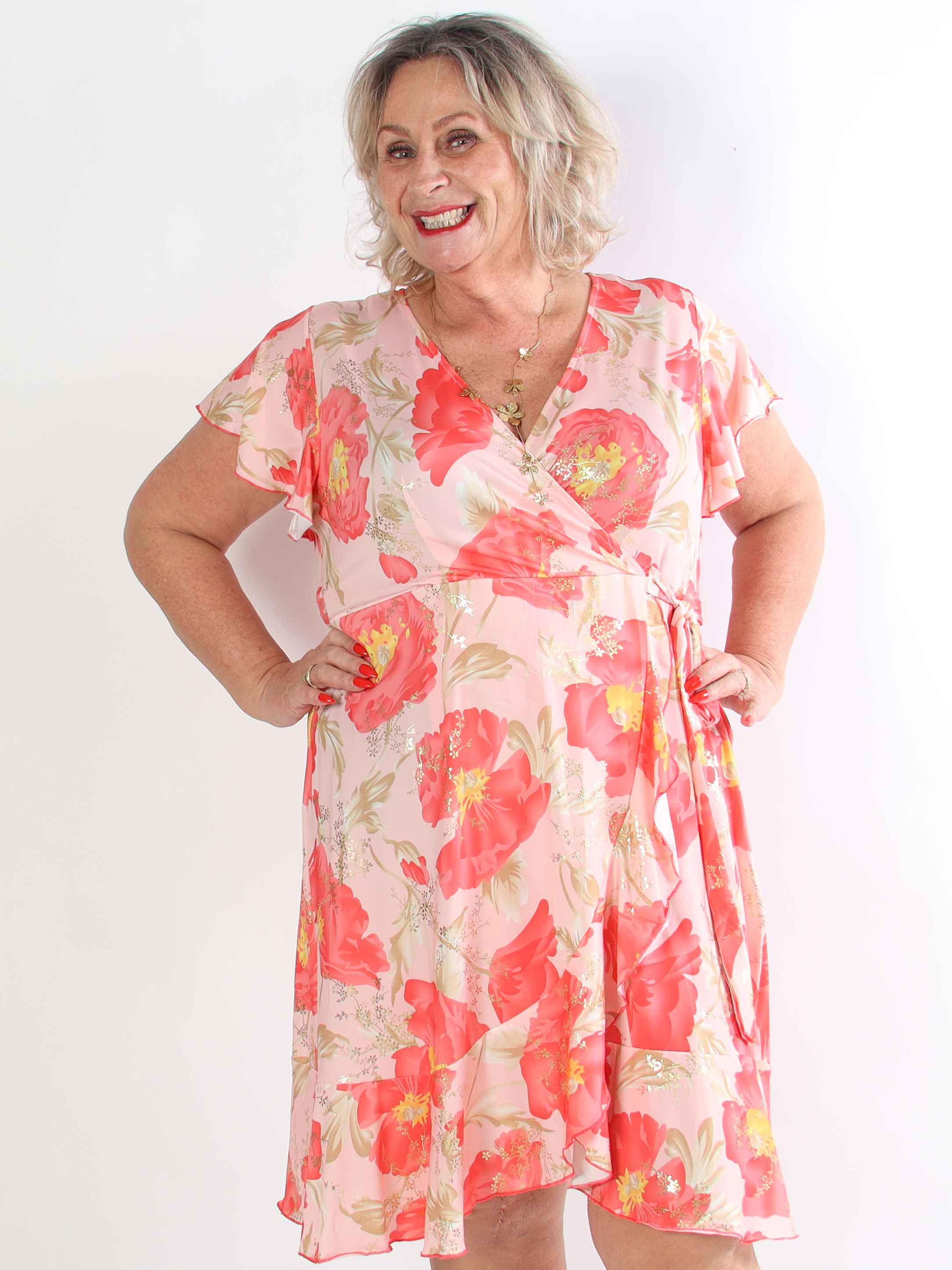 Savina Botanic S/S - Blomstret plus size kjole i slå-om-look med flæseærmer