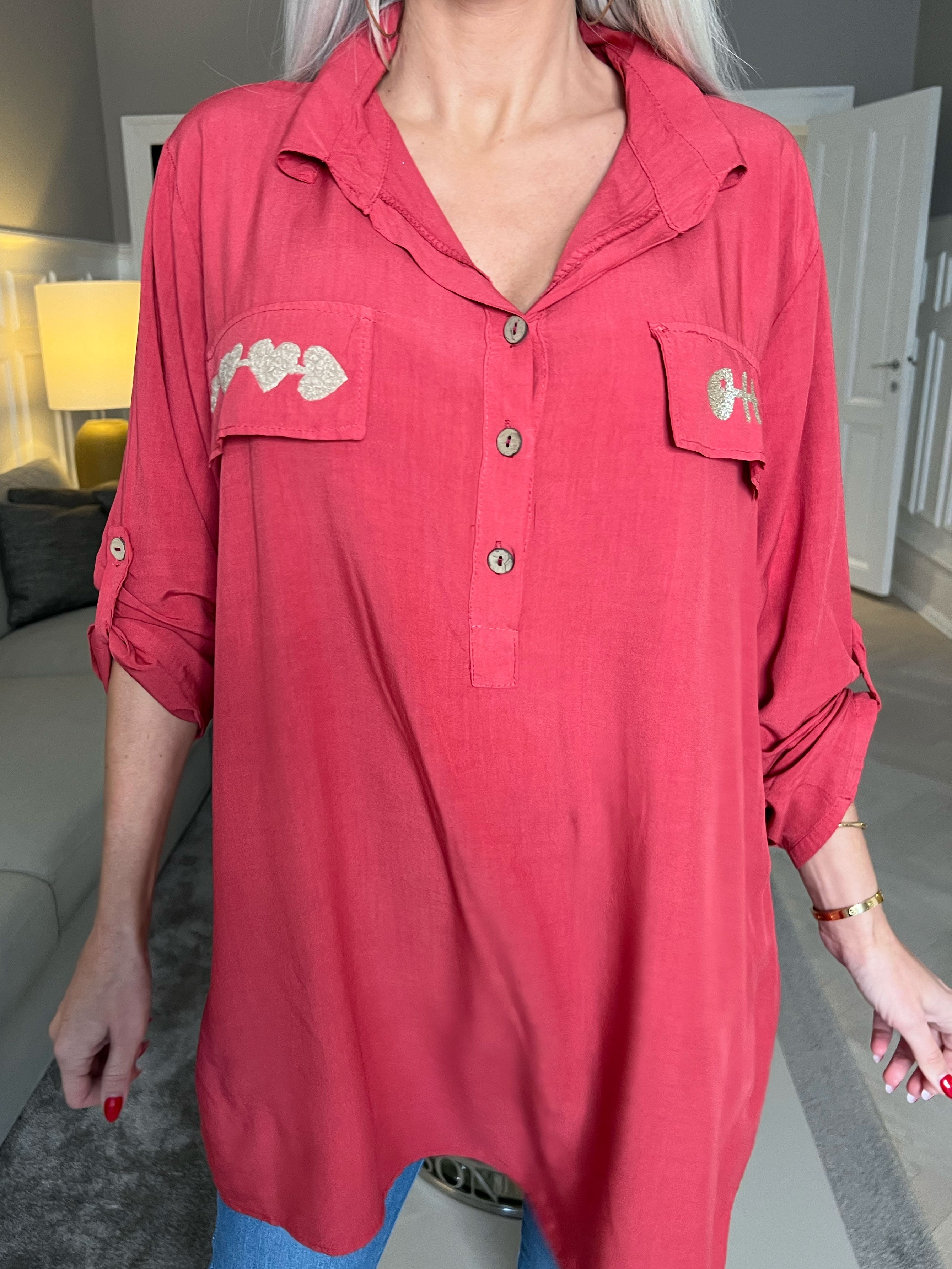 Janine - Sød skjorte i bomuld med detaljer på brystet