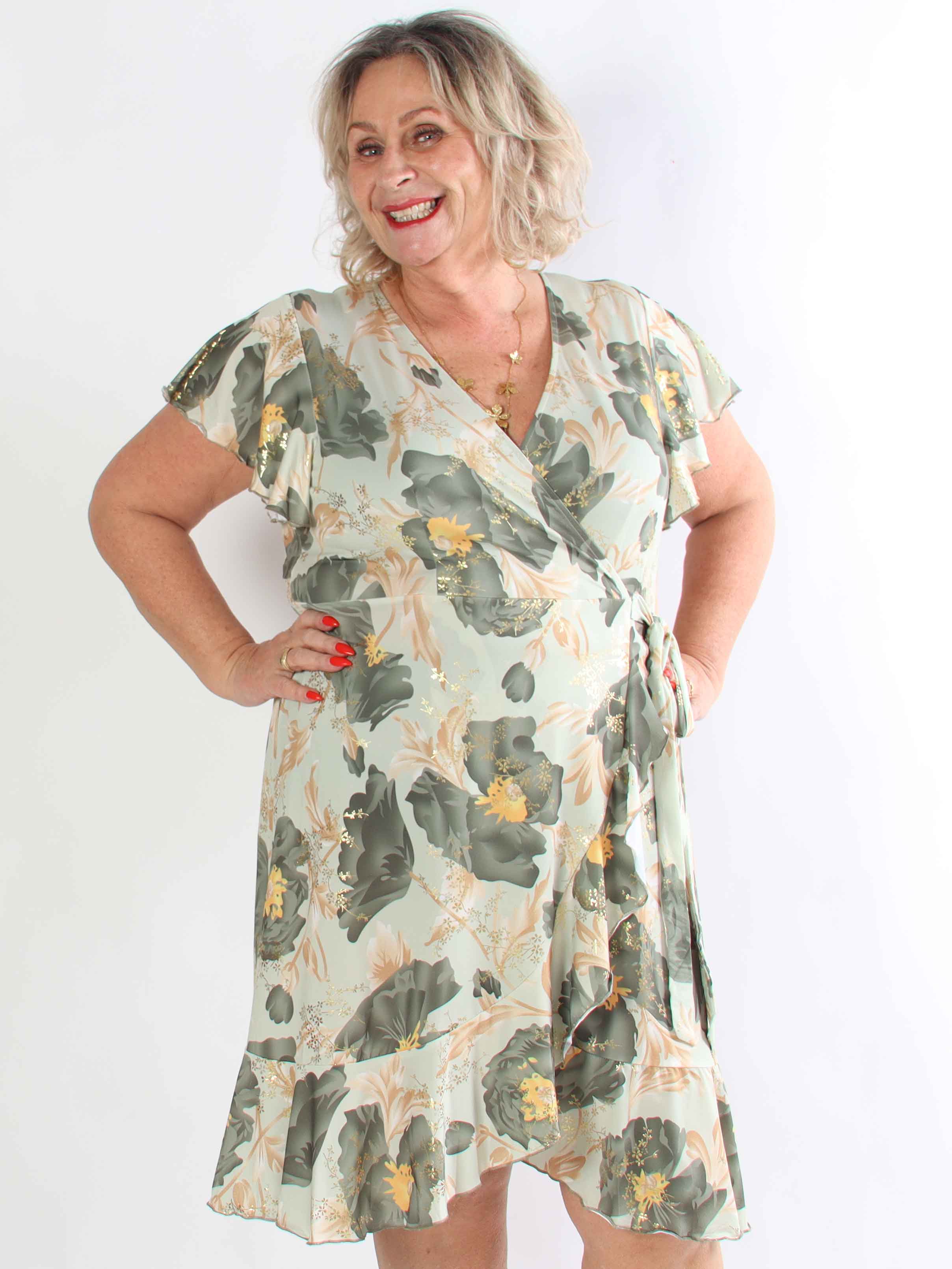 Savina Botanic S/S - Blomstret plus size kjole i slå-om-look med flæseærmer