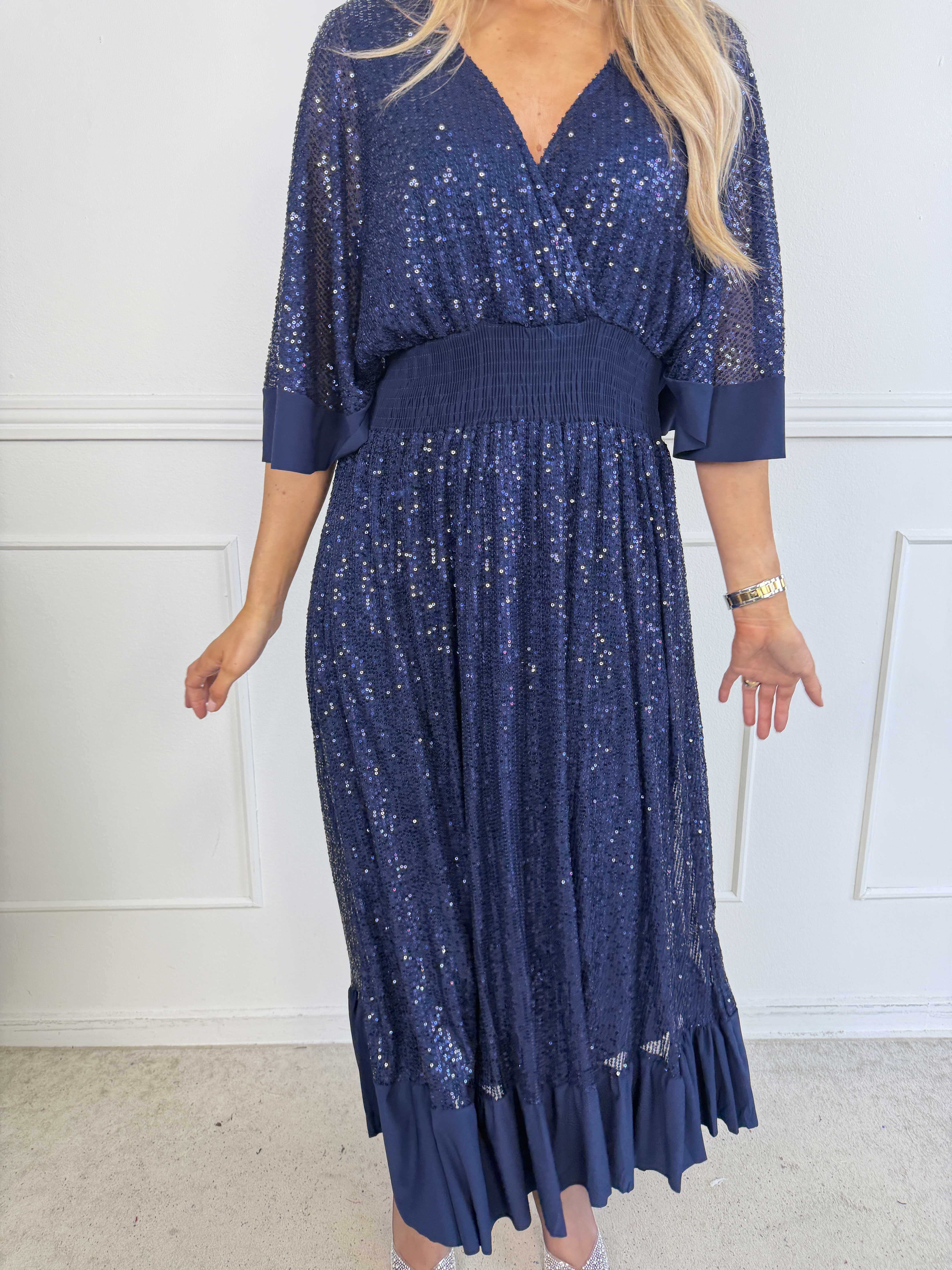 Pamela Glitter - Lang pailletkjole med flæser og smock