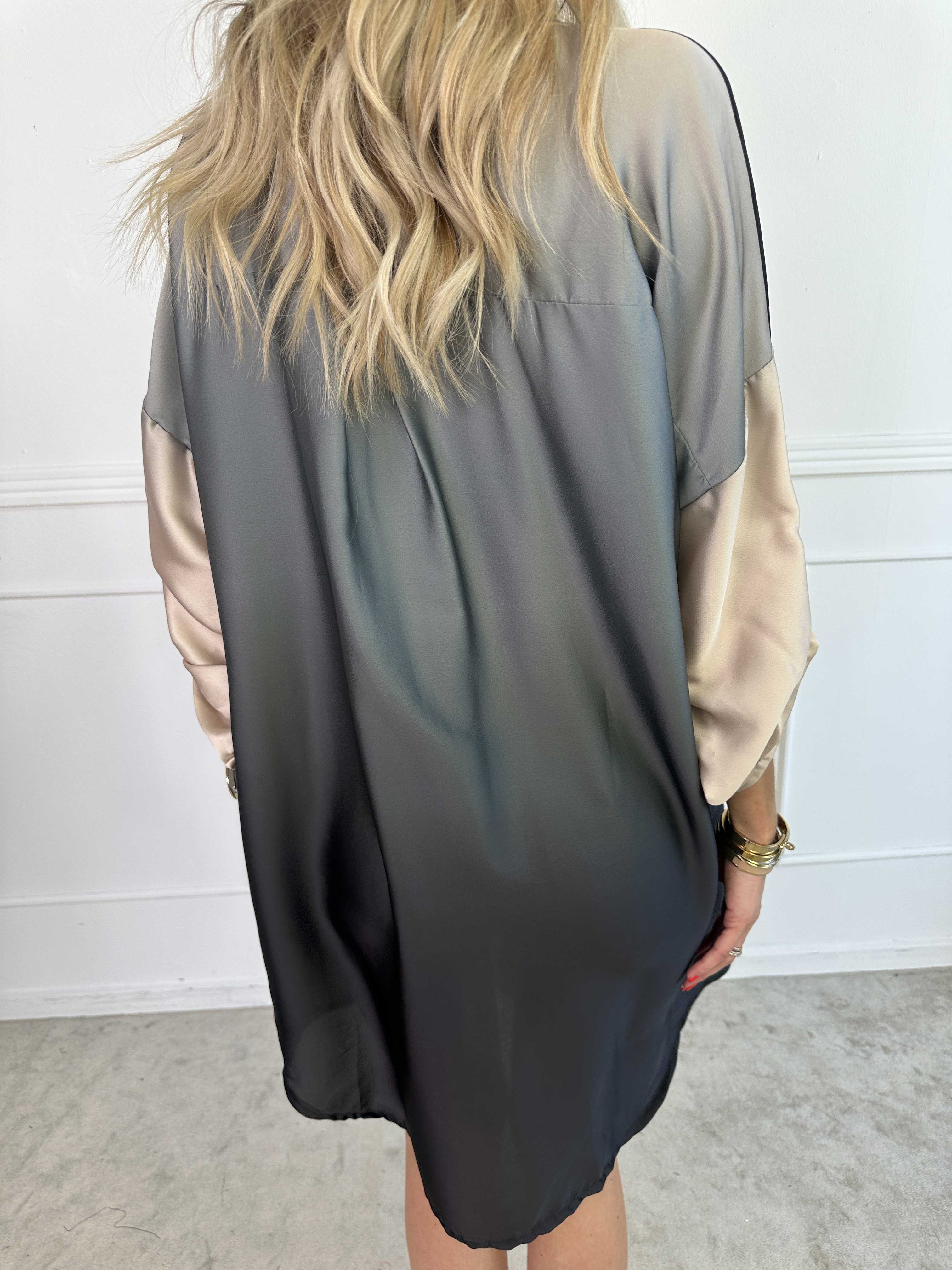 Camilia - Flerfarvet skjortekjole i løs pasform