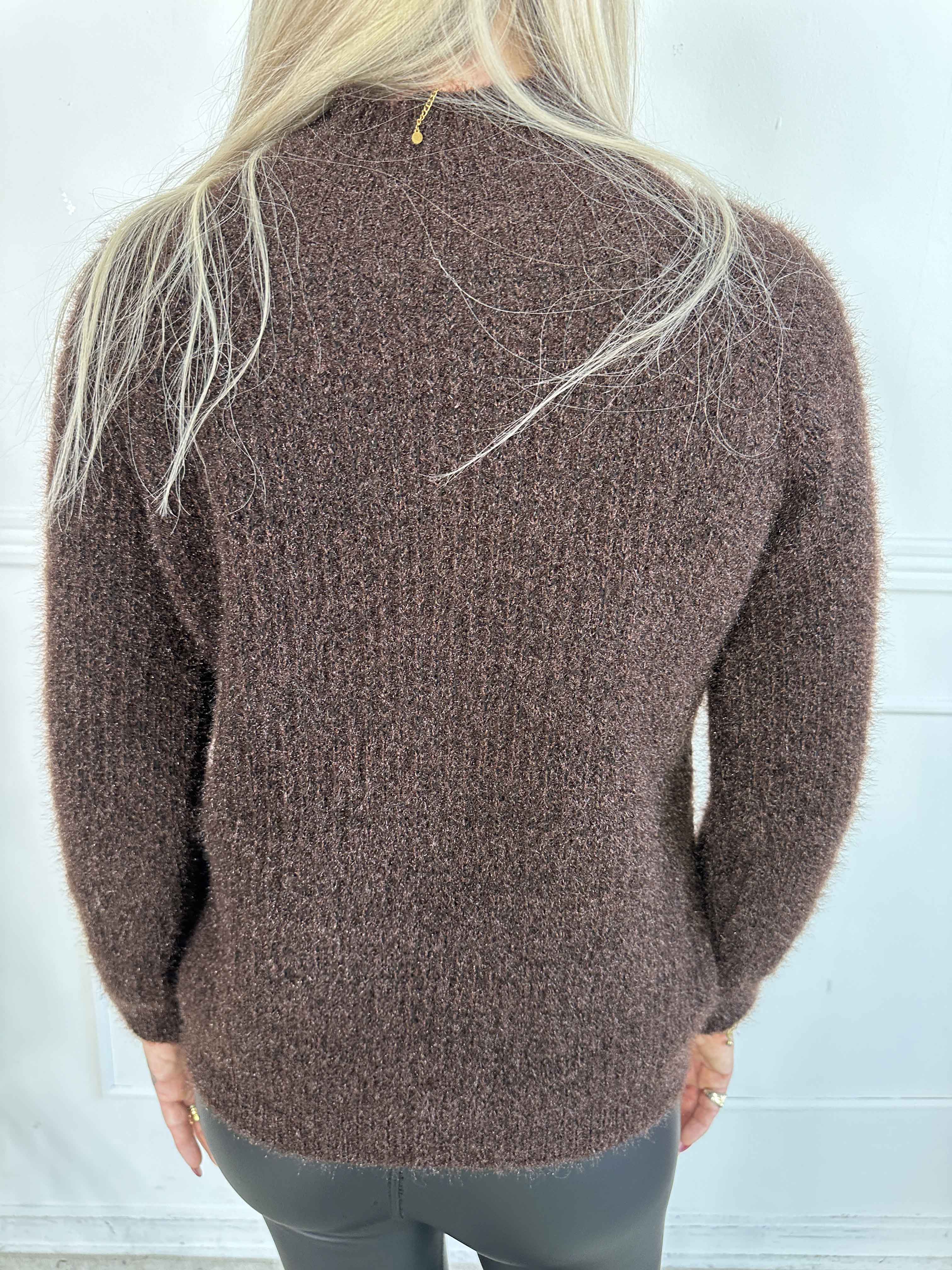 Tara - Fluffy striktrøje med høj hals