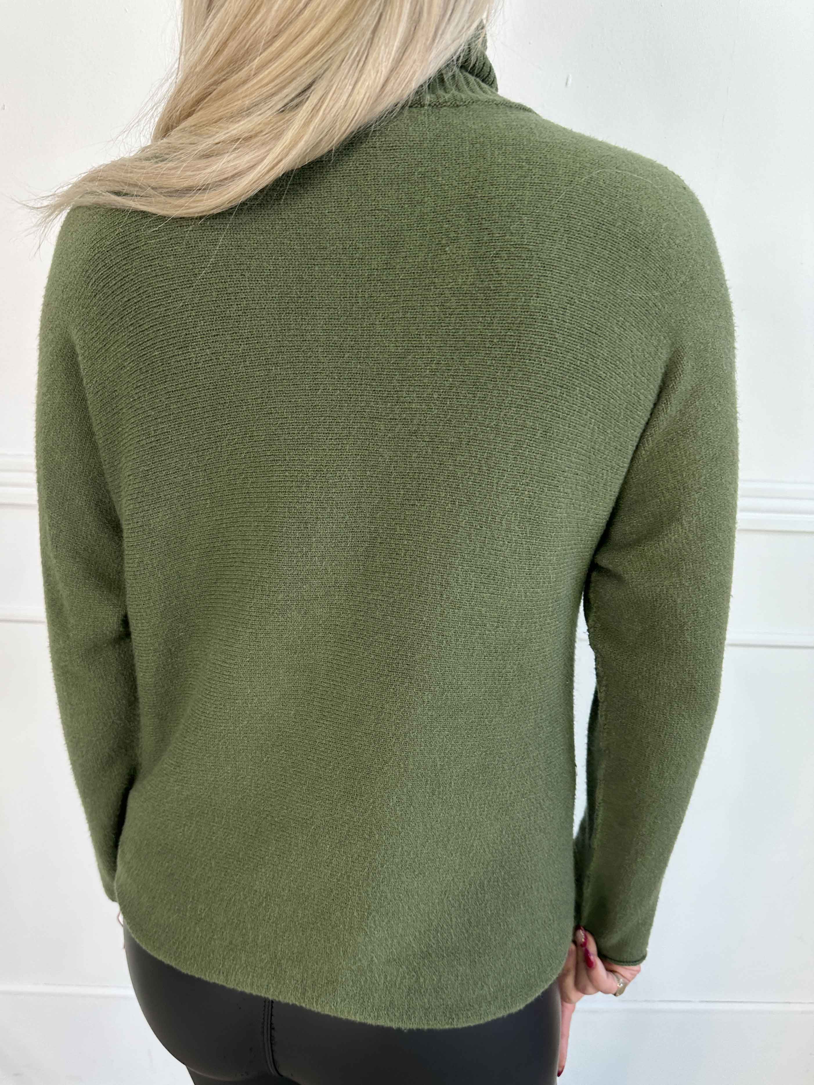 Sasha - Blød og simpel strikbluse med rullekrave