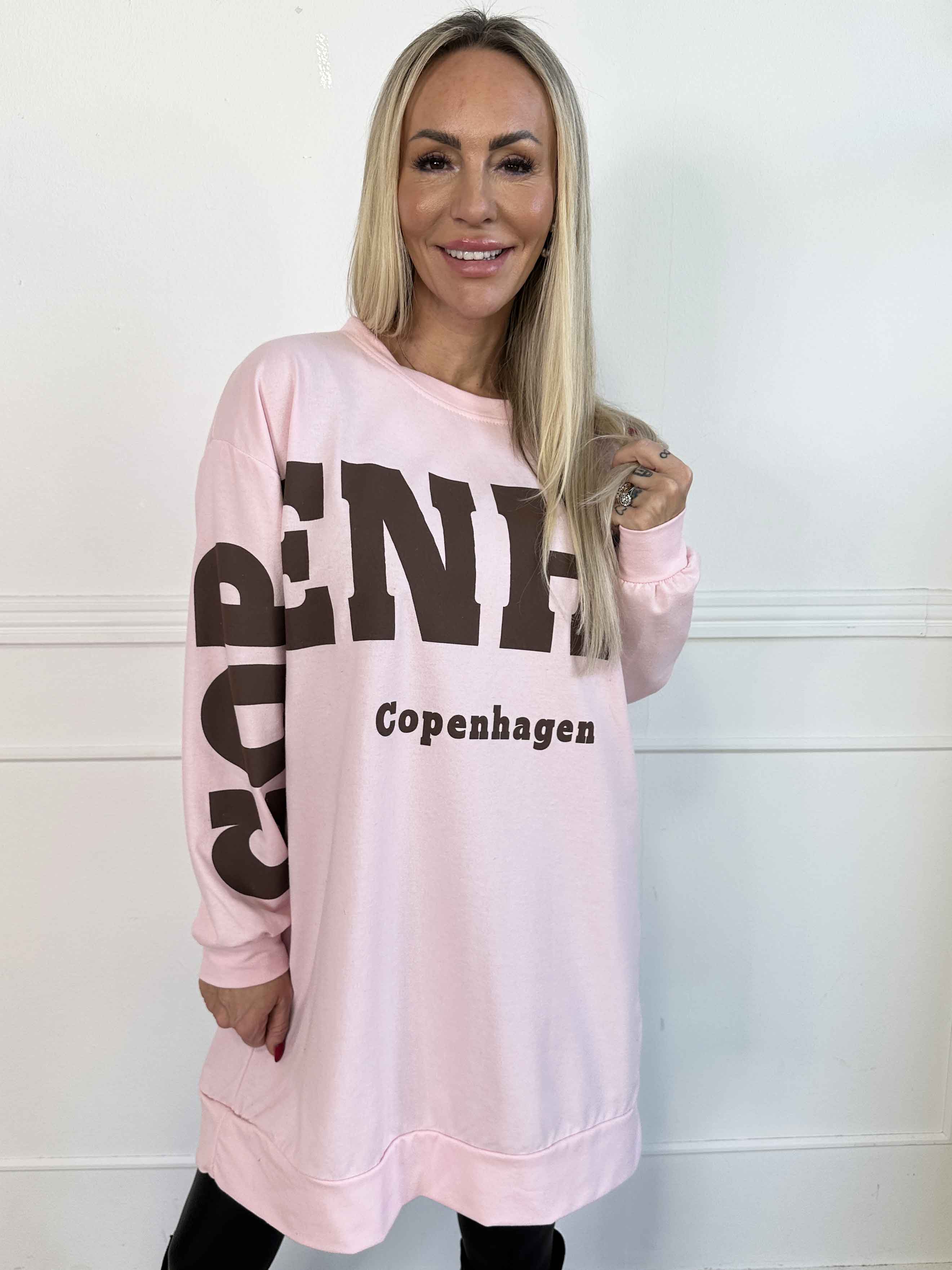 Claudine - Joggingkjole i bomuld med COPENHAGEN tekst