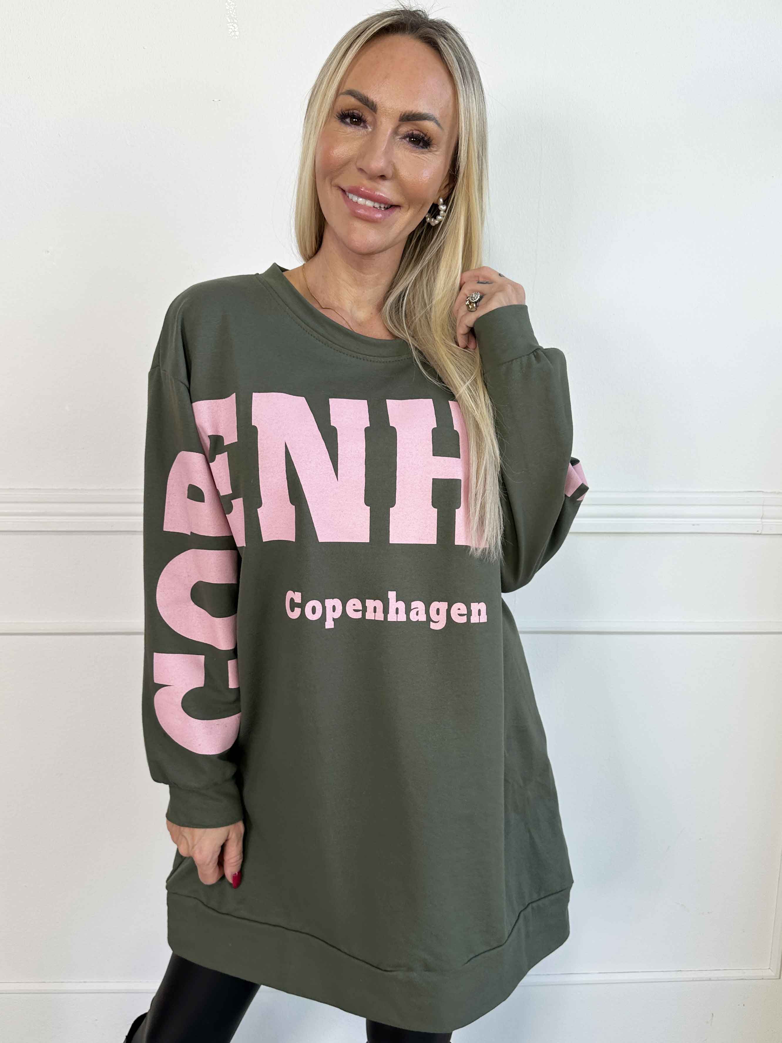 Claudine - Joggingkjole i bomuld med COPENHAGEN tekst