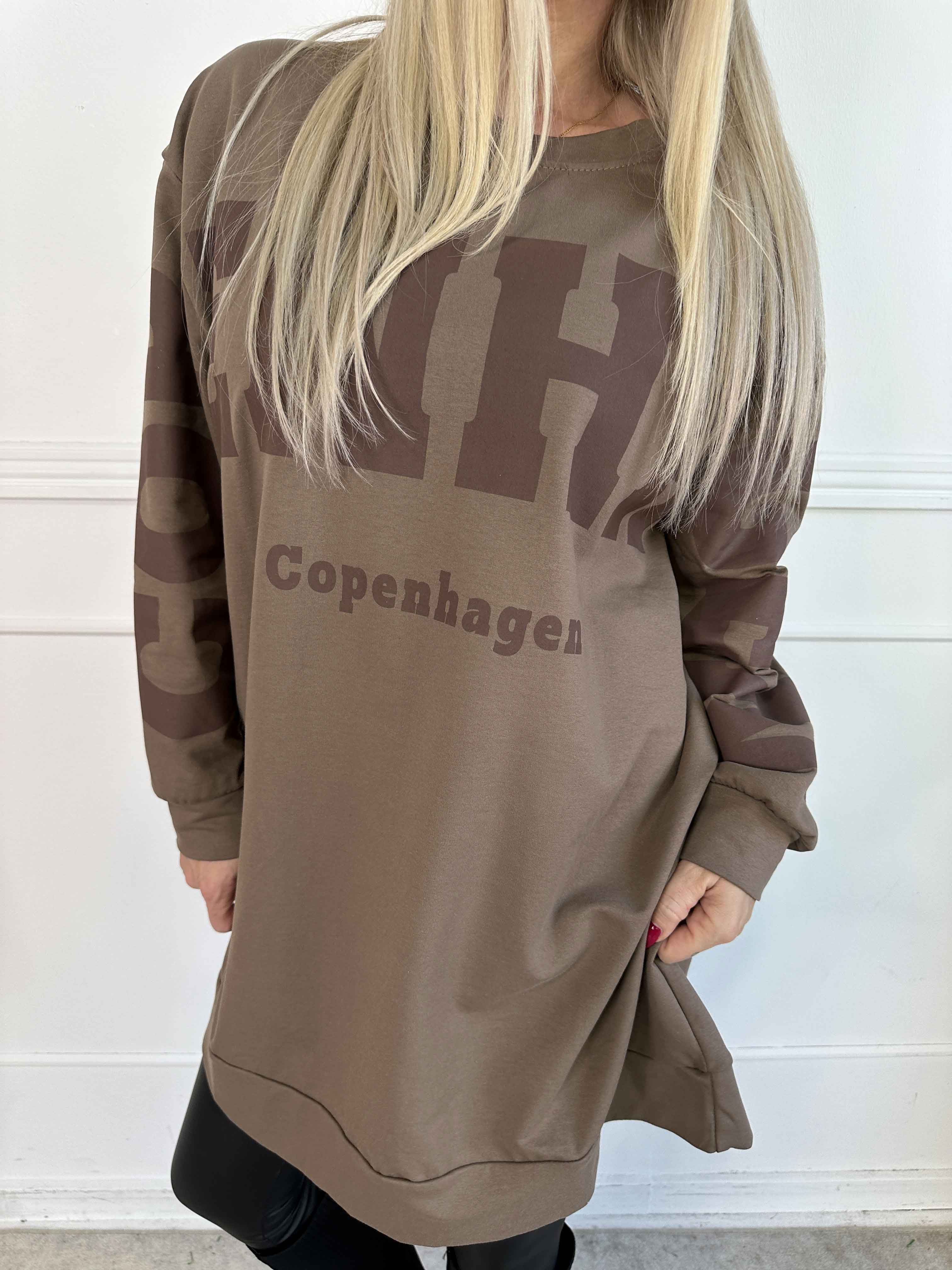 Claudine - Joggingkjole i bomuld med COPENHAGEN tekst