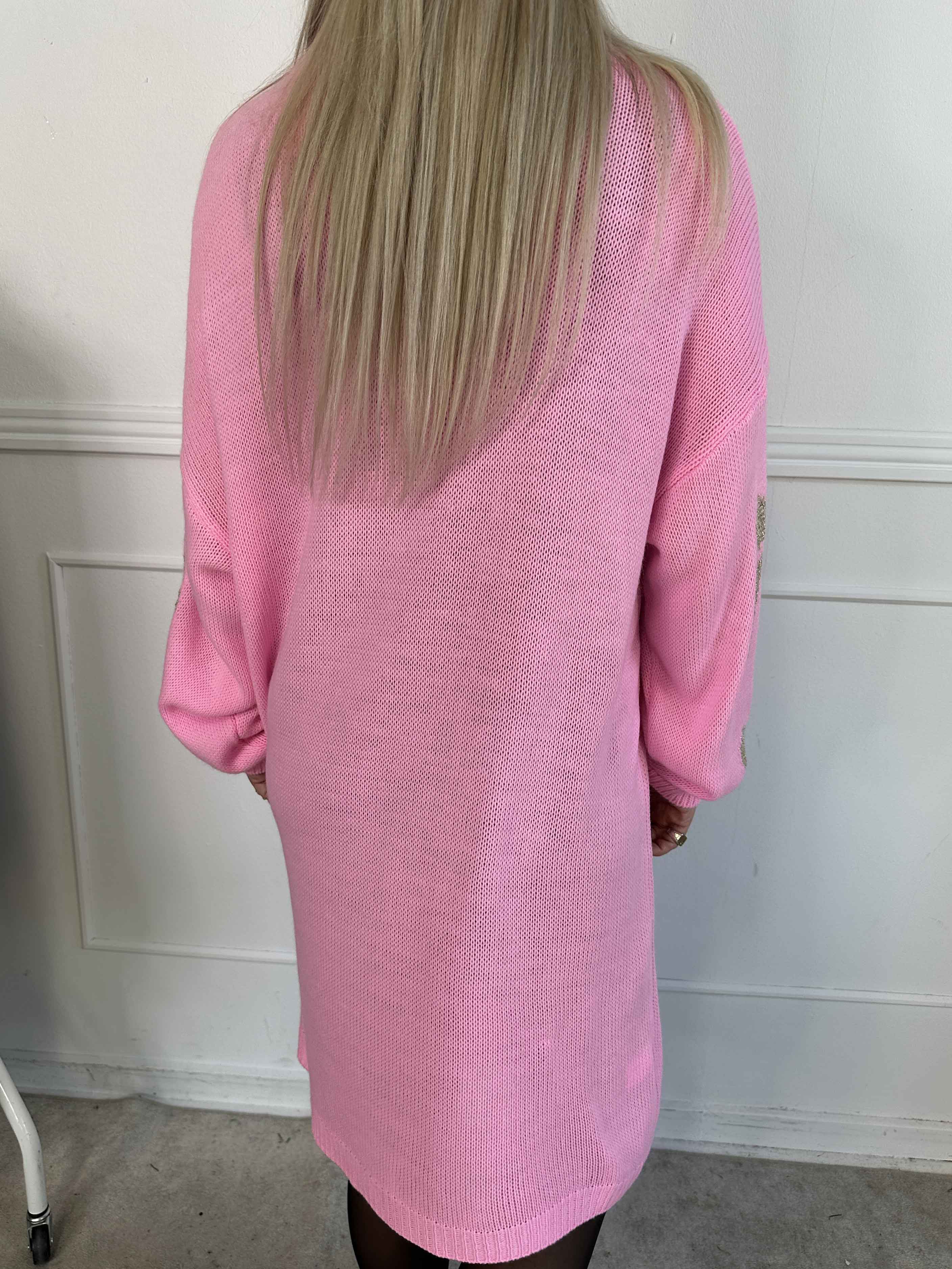 Vallie - Sød strikkjole med guldsløjfer og rullekrave