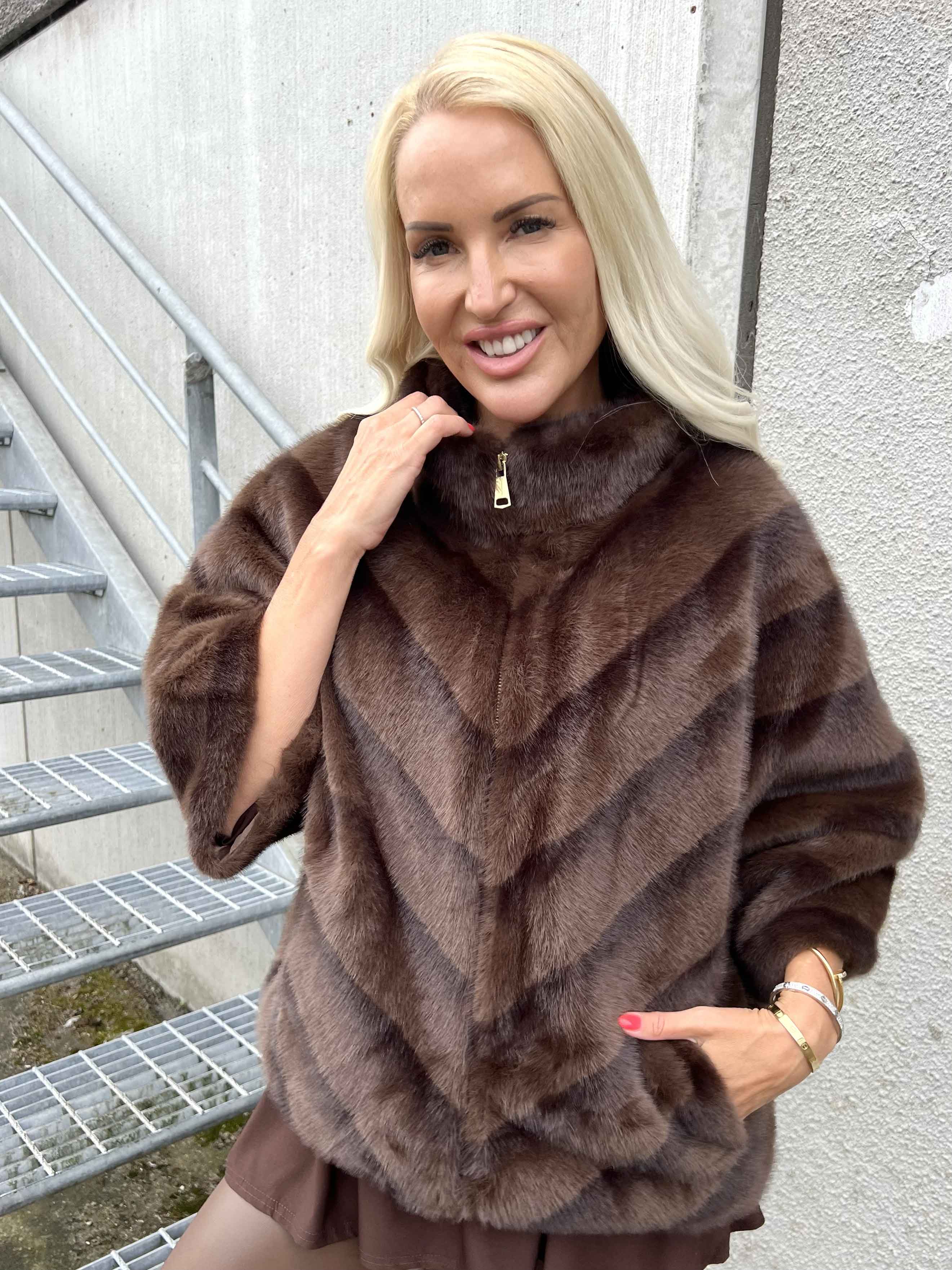Torrey - Elegant faux fur jakke i lys beige med 3/4 ærmer