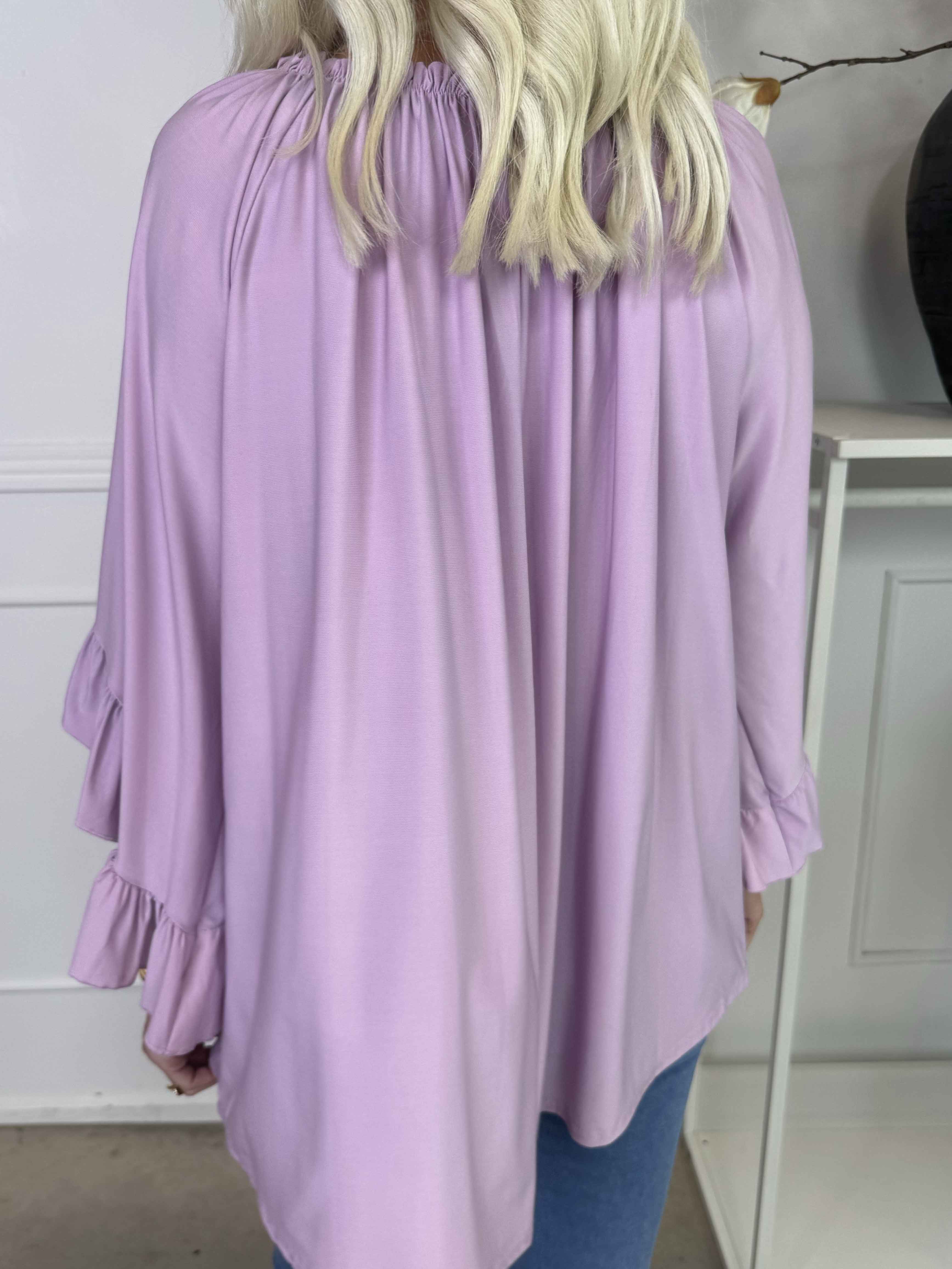 Anneli - Sød elastisk tunika med flæseærmer