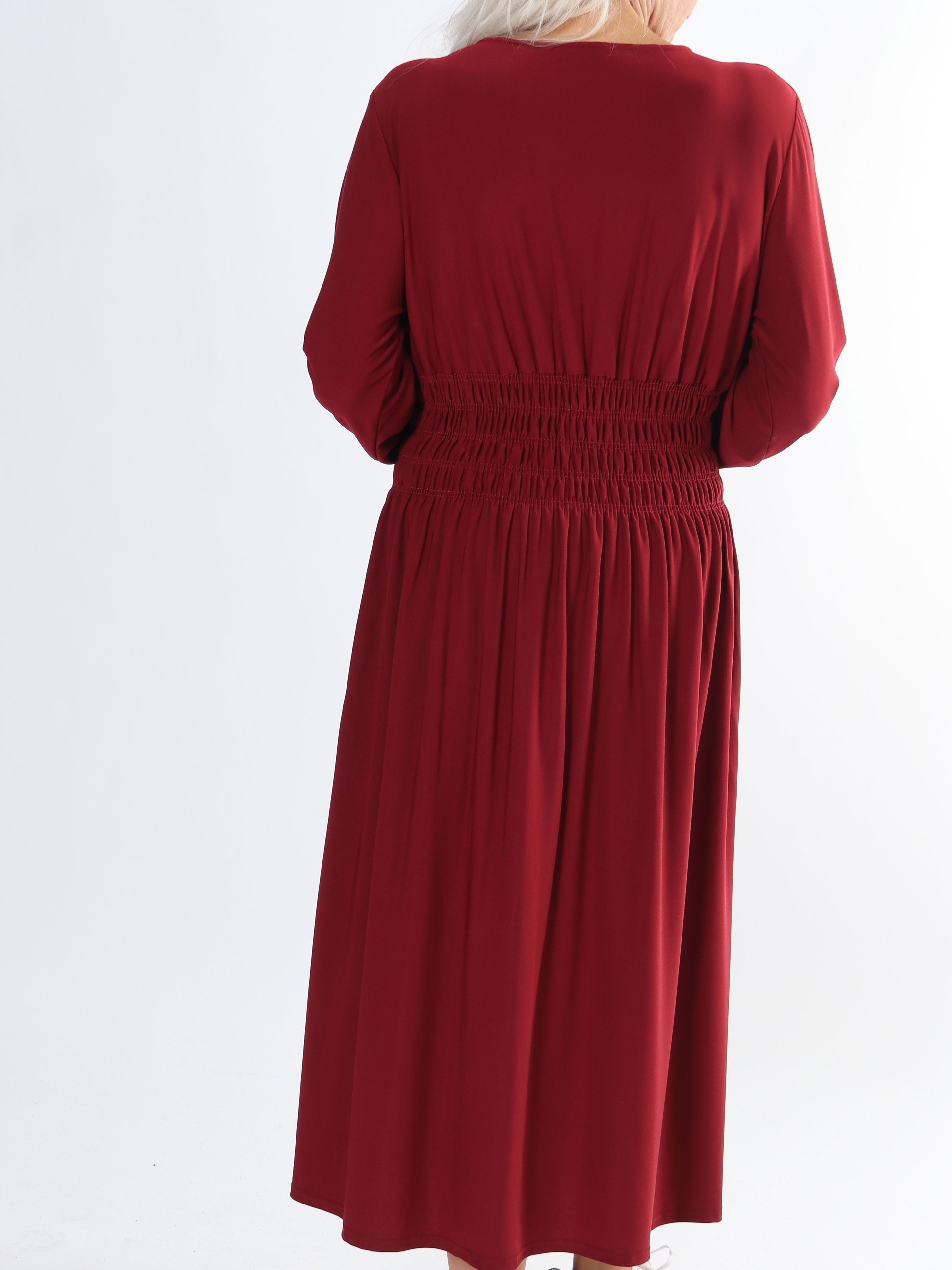 Pams Plain Midi L/S - Elastisk kjole i plus size med smock