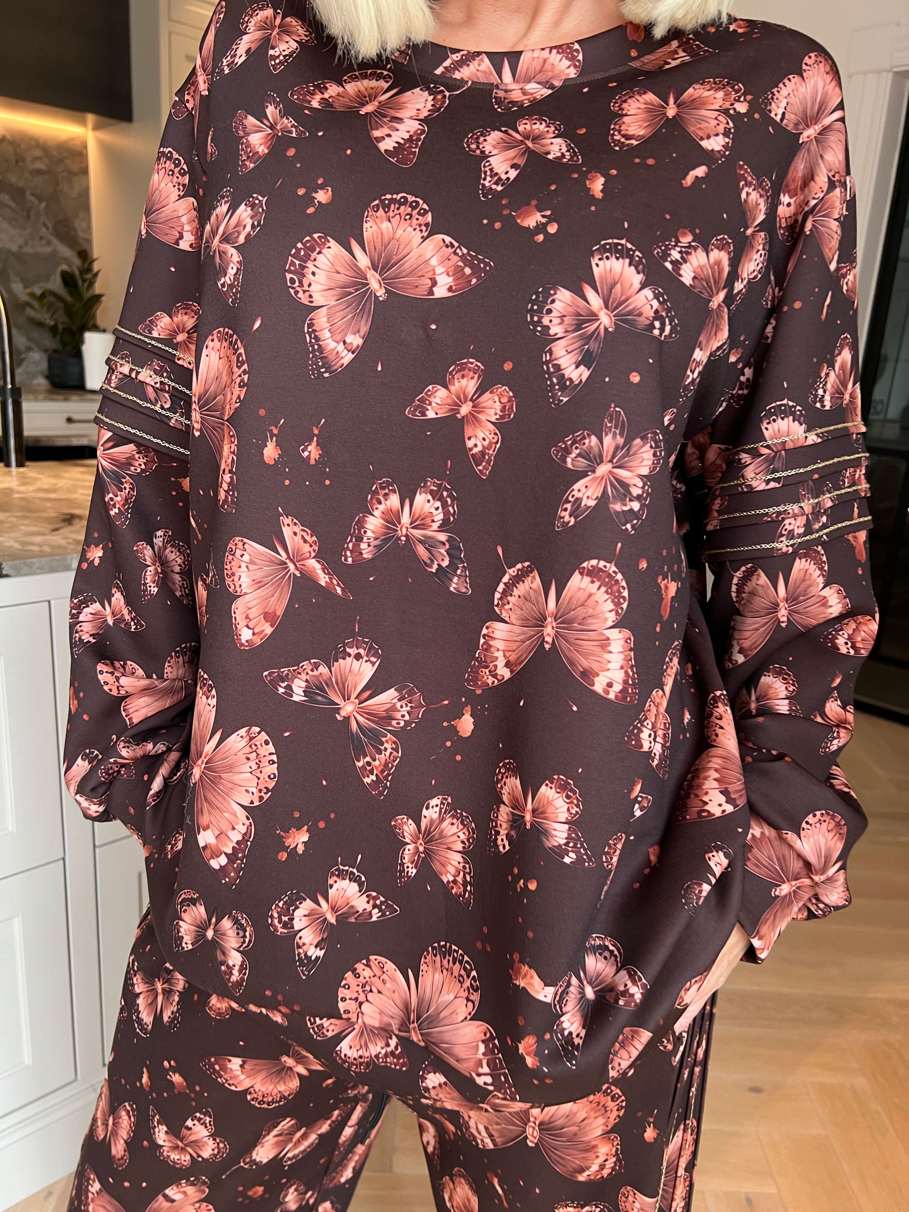 Dream Butterfly - Plus size joggingsæt i viskose med sommerfugleprint og ribkanter
