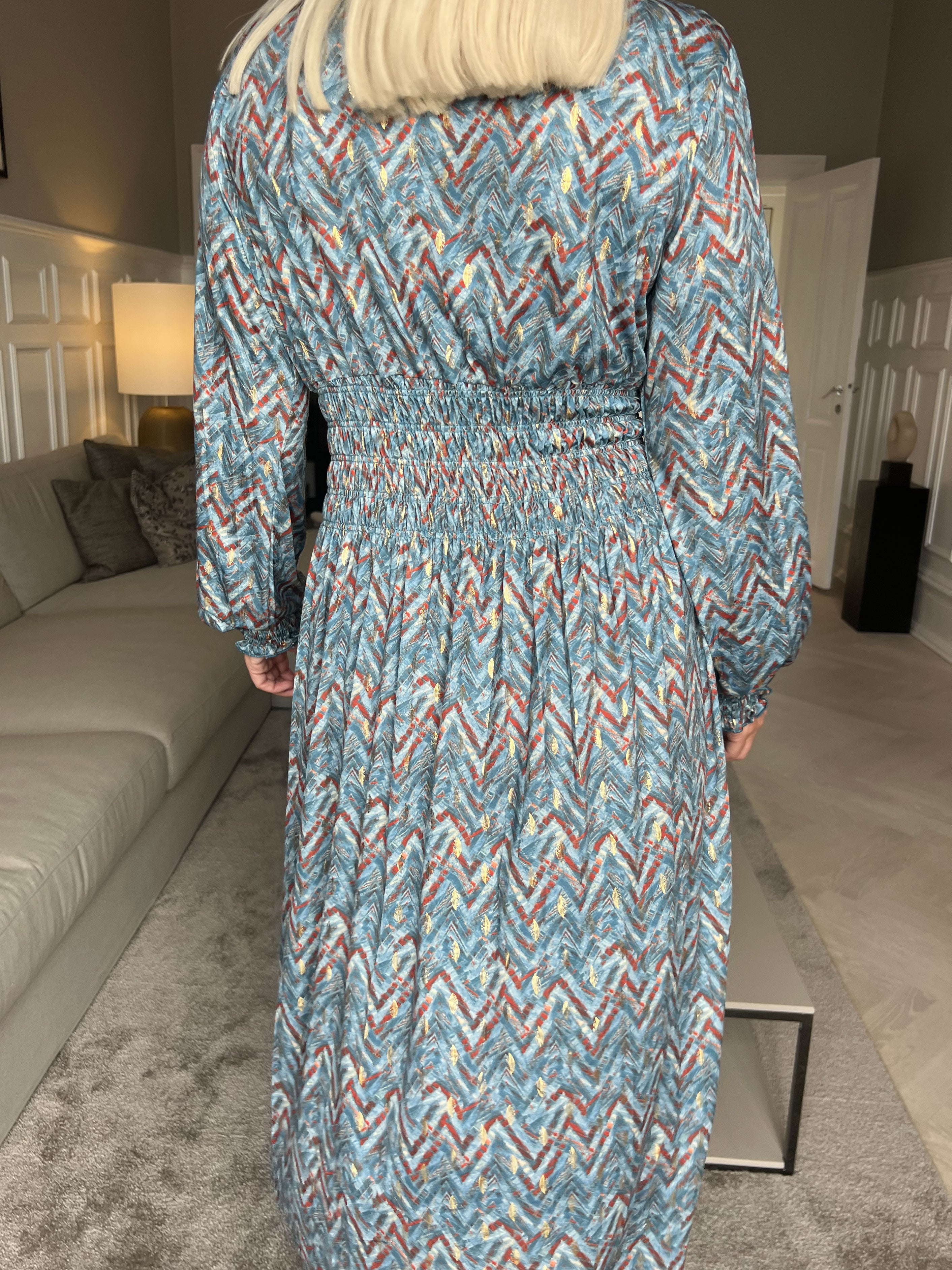 Pams ZigZag Midi L/S - Elastisk kjole i krølfrit stof med lange ærmer