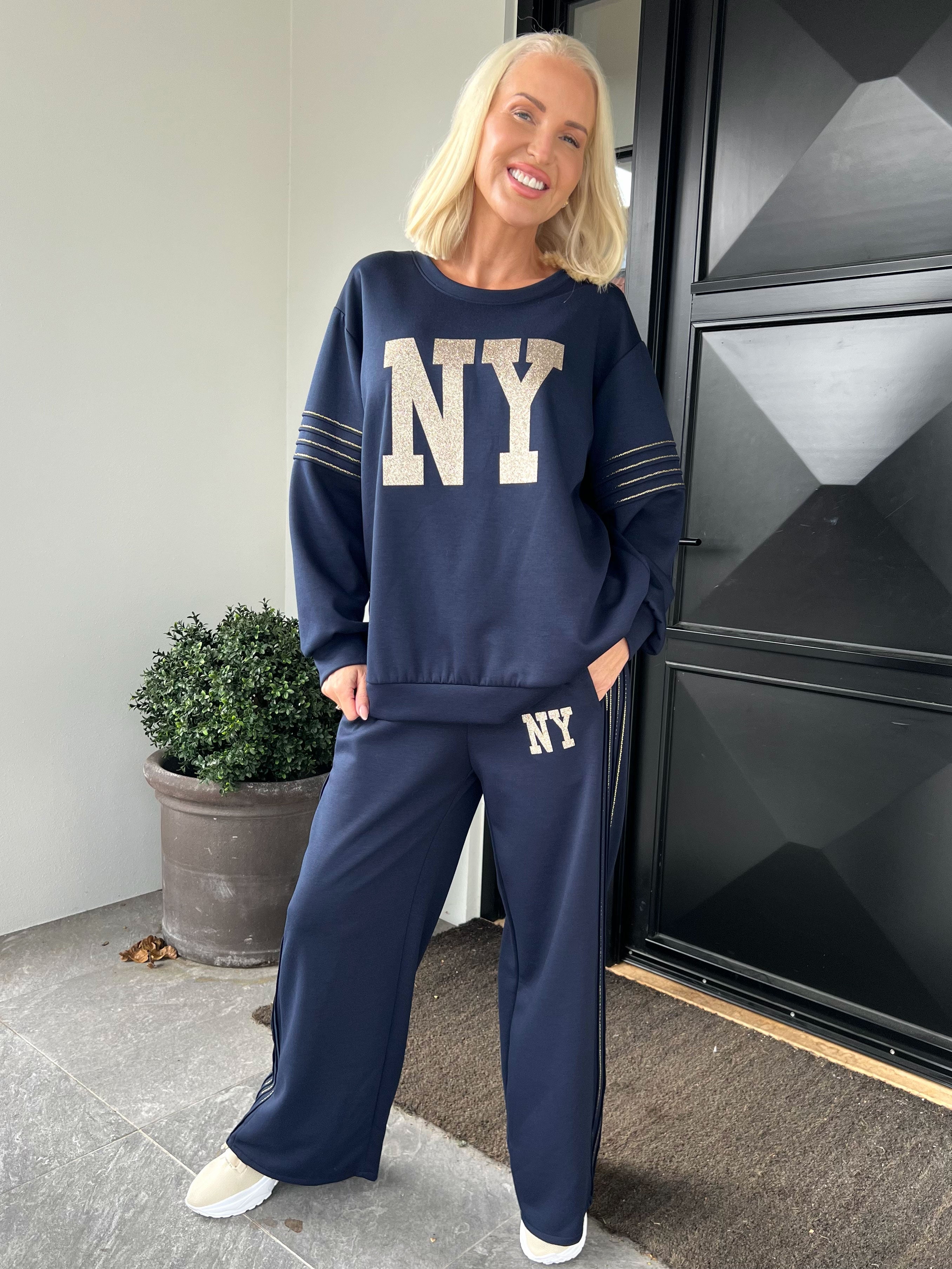 Dream NY - Plus size joggingsæt i viskose med glitrende NEW YORK-tekst på maven