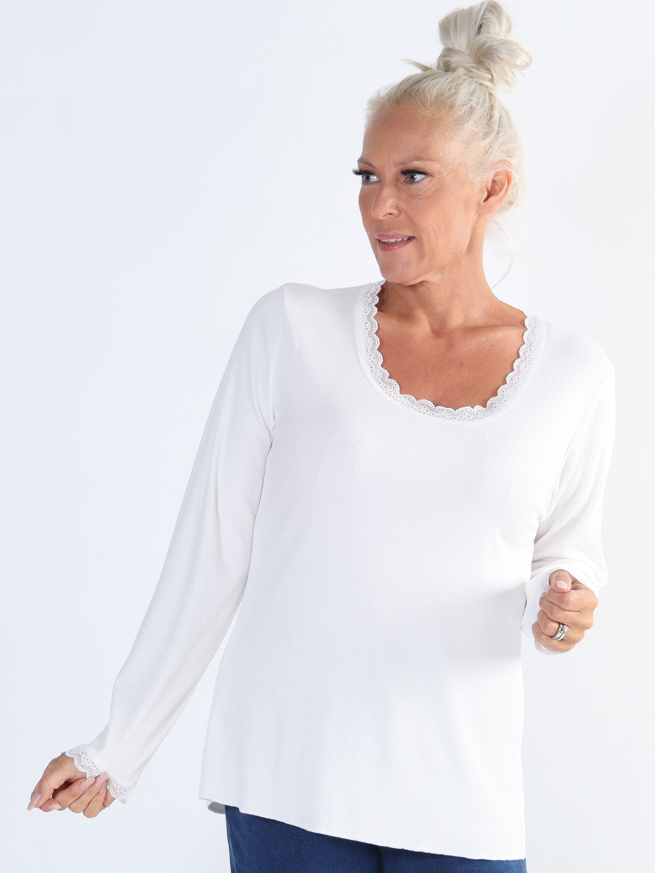 Ibina Long Sleeve - Plus size bluse med rib og blondekanter