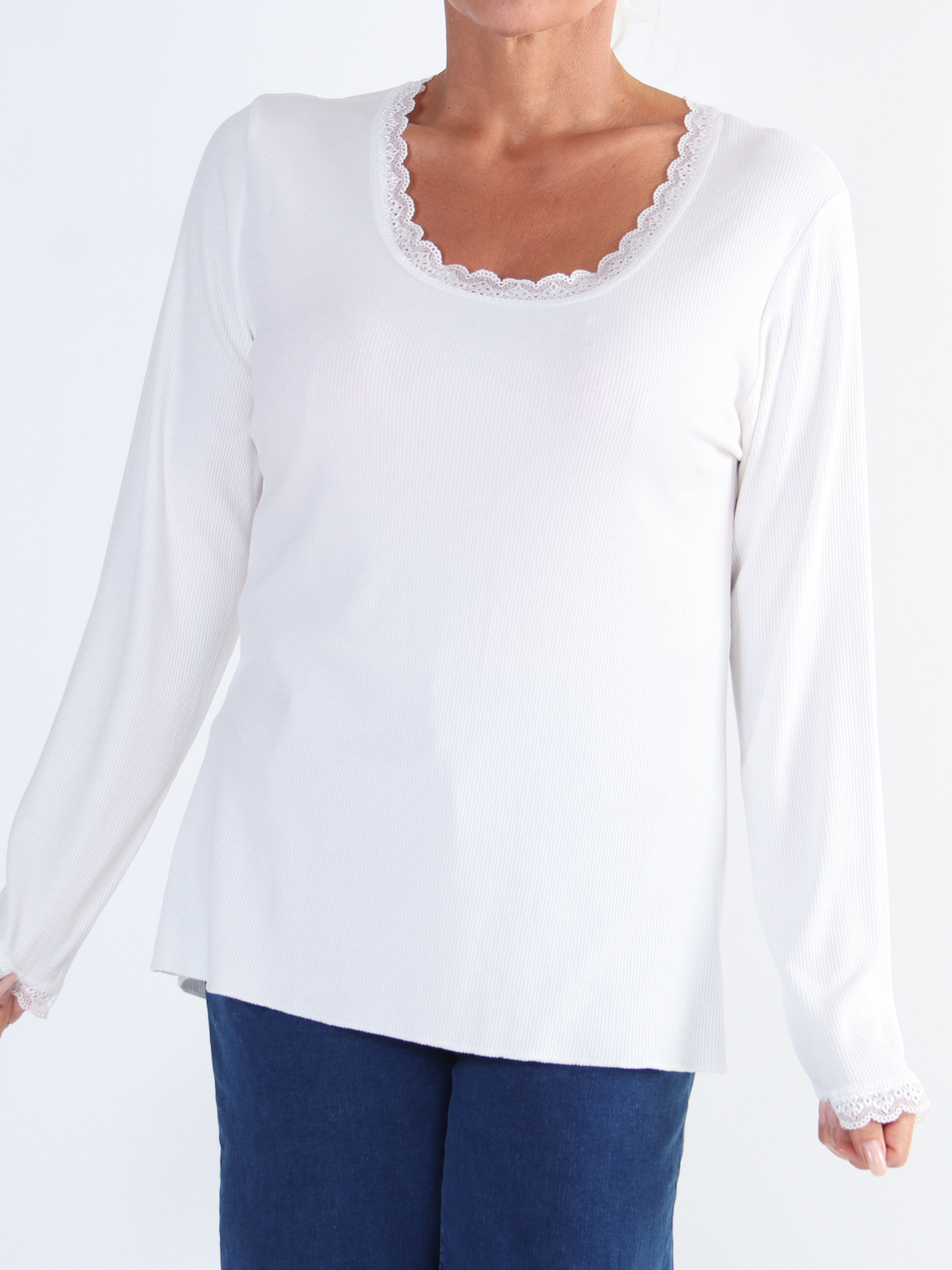 Ibina Long Sleeve - Plus size bluse med rib og blondekanter