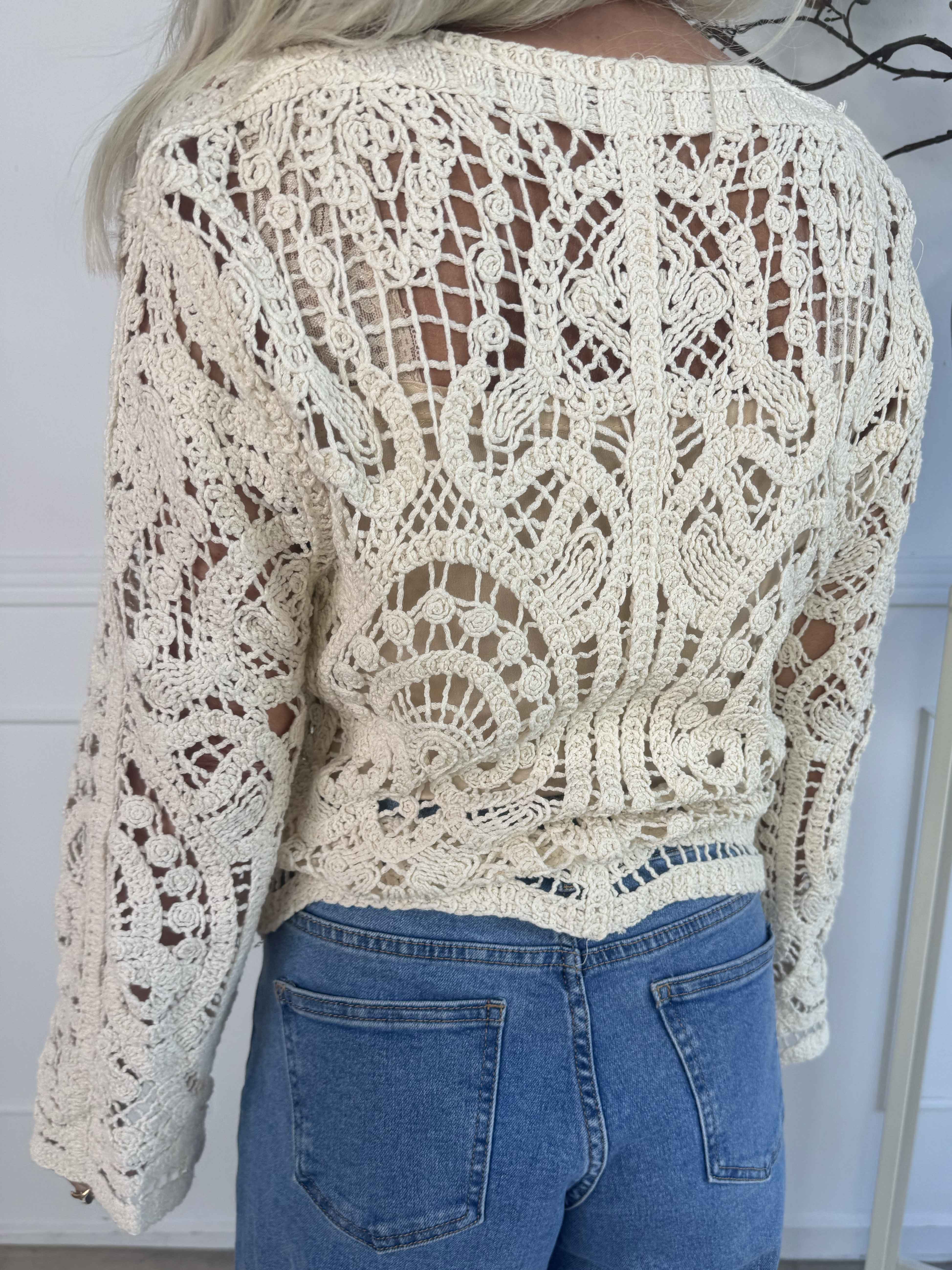 Isabella - Hæklet bluse i bomuld med knapper